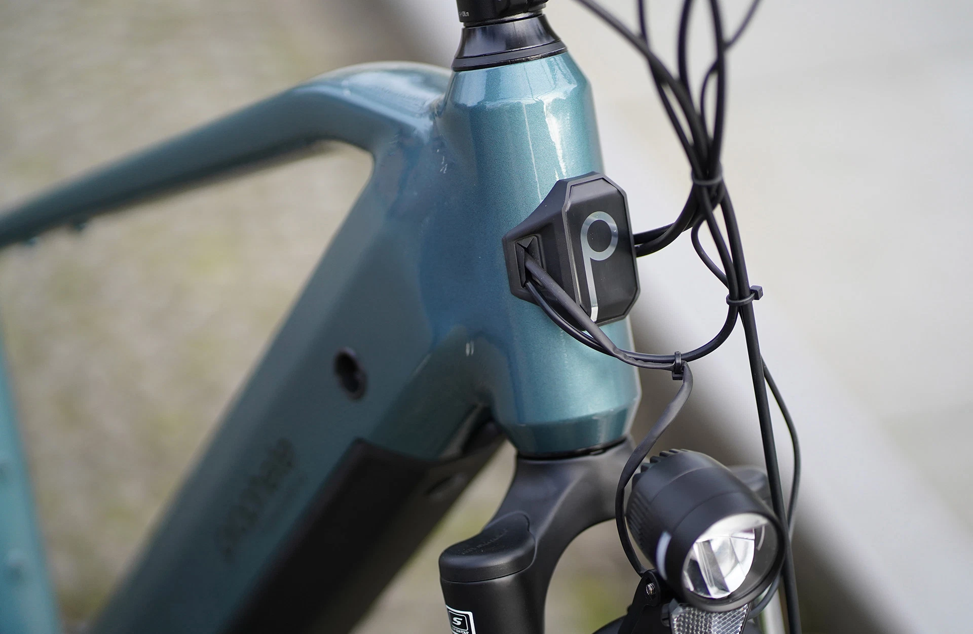 Geniesser 5.0 City E-Bike Herren - Detailansicht Beleuchtung von vorne im Freien