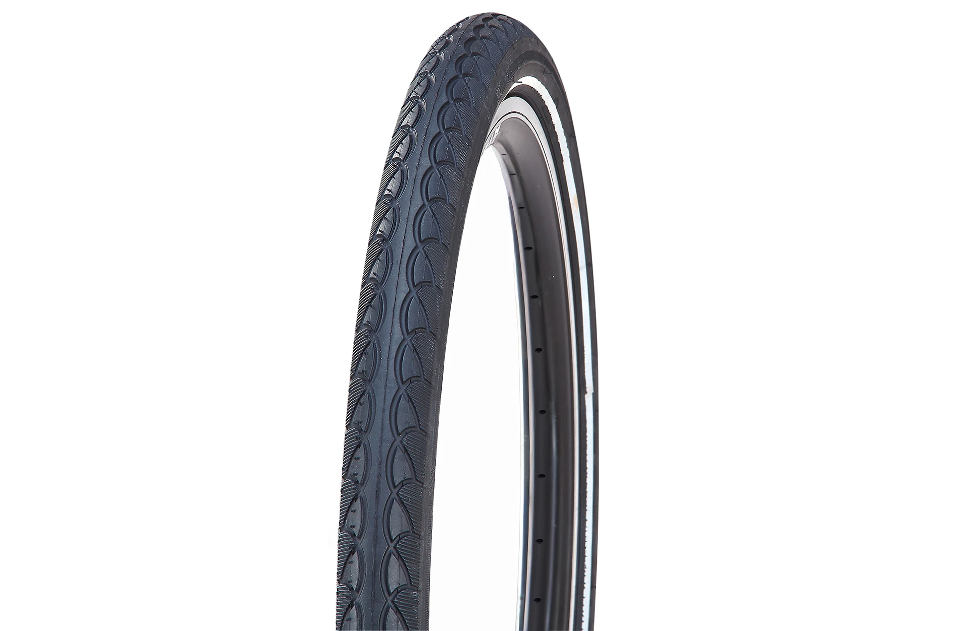 Reifen - diagonale Ansicht auf weißem Grund