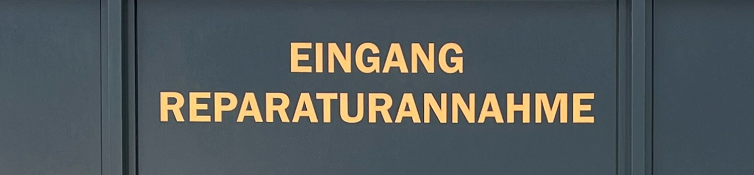 Schild über der Prophete Reparaturannahme in Rheda-Wiedenbrück