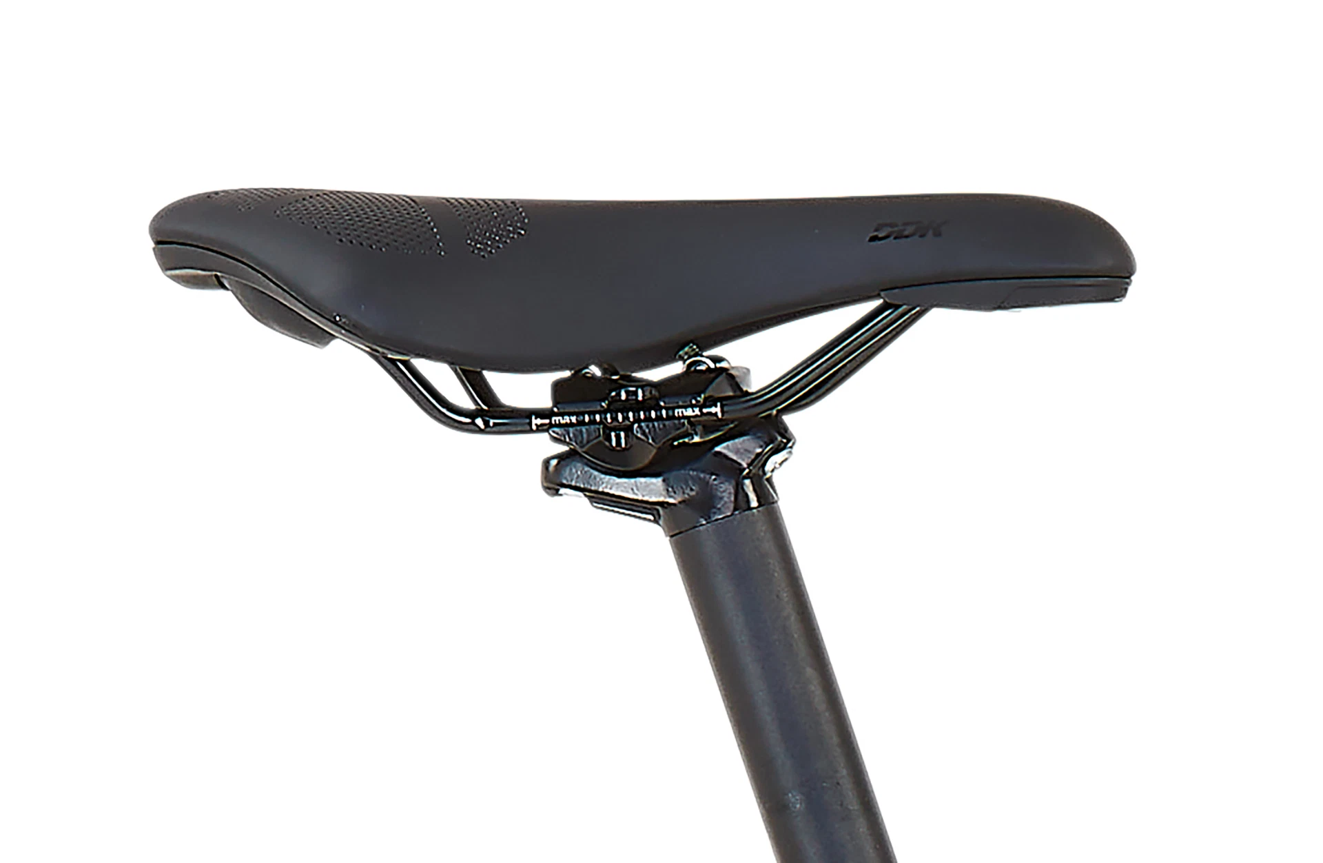 Bildausschnitt Detailansicht Sattel seitlich mit Sattelstütze im Anschnitt vor weißem Hintergrund