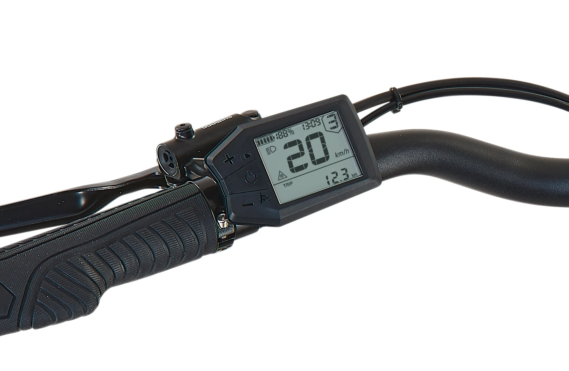 Bildausschnitt linker Lenkergriff (geschraubt) mit Shimano Bremshebel und LCD-Display mit Bedieneinheit vor weißem Hintergrund