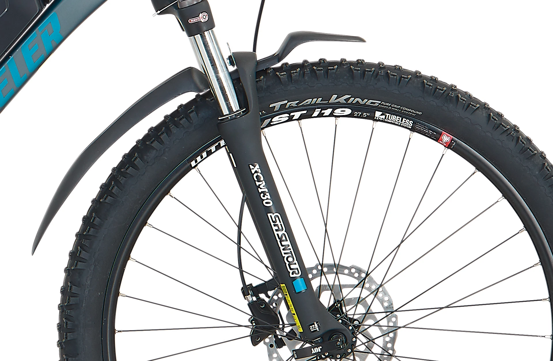 Bildausschnitt Detailansicht Gabel am Vorderrad vor weißem Hintergrund