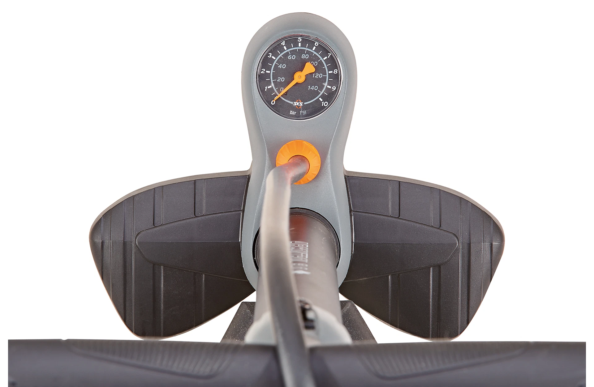 Standluftpumpe grau - Detailansicht Manometer auf weißem Grund