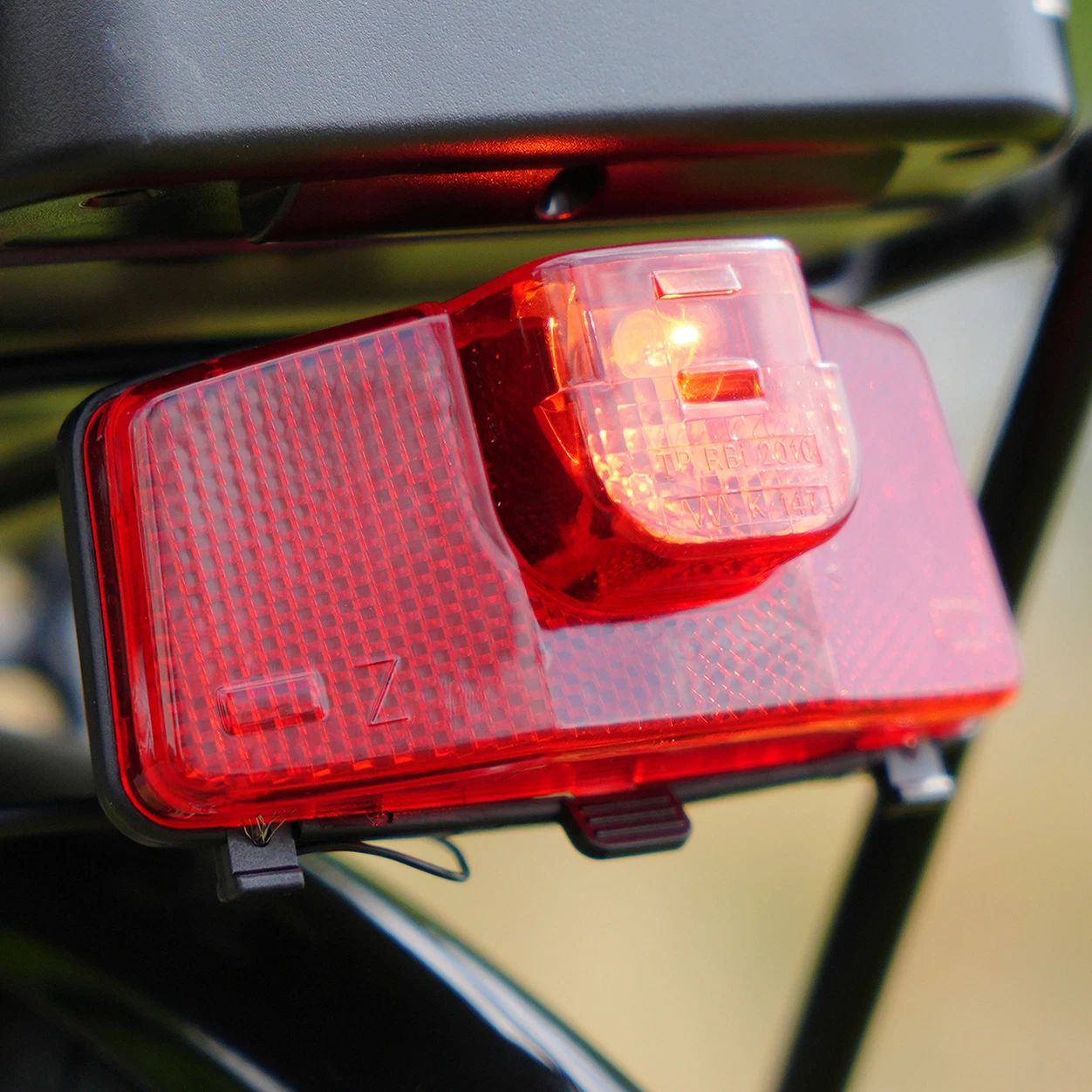 Rücklicht am Fahrrad im Freien
