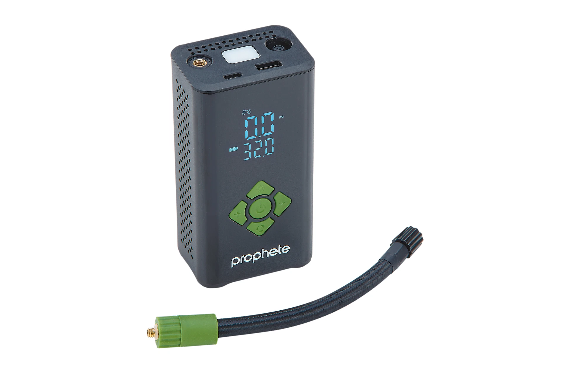 Akkupumpe mit Anschlusskabel Display an - diagonale Ansicht auf weißem Grund