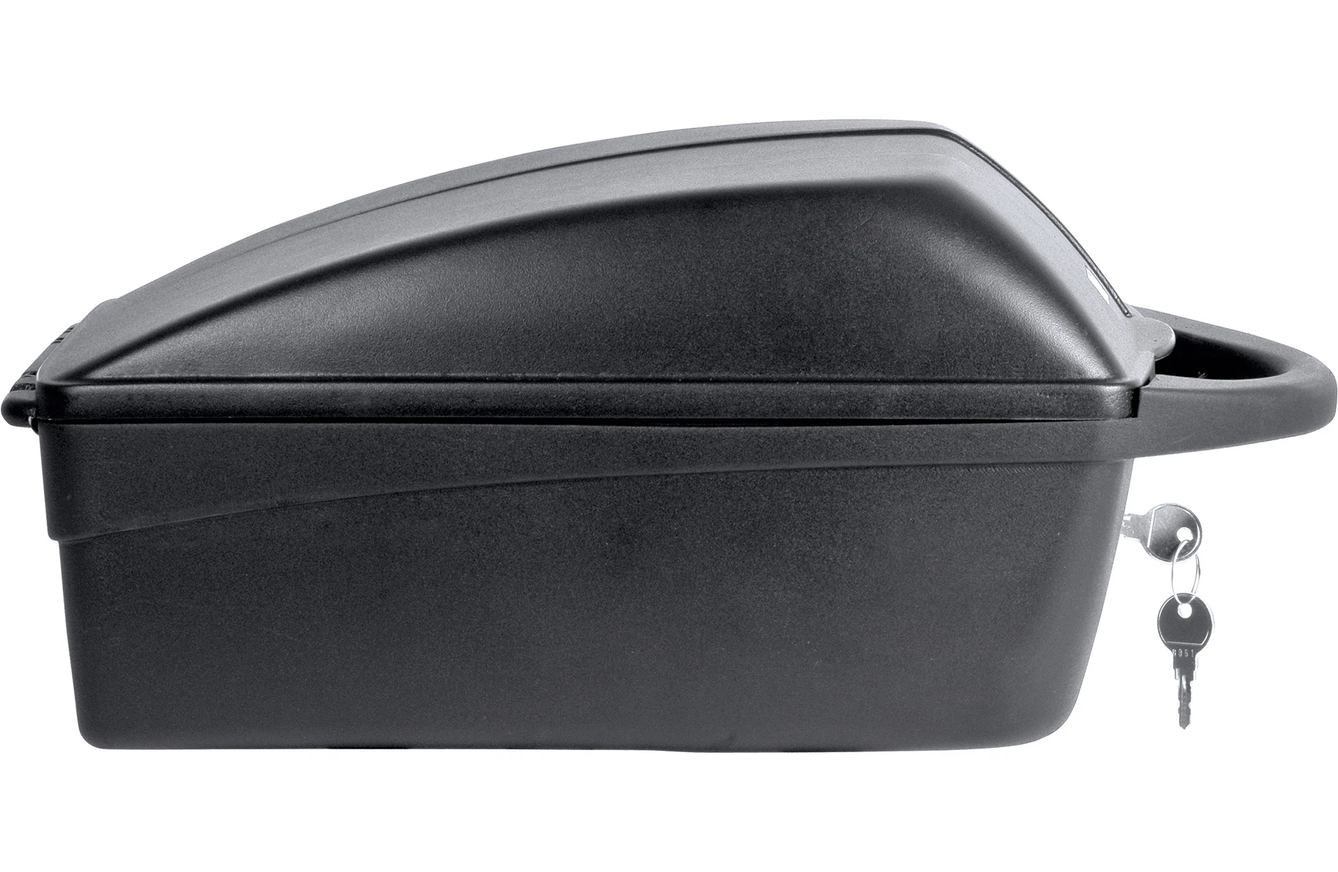 Gepäckbox mit Schloss und Schlüssel seitlich vor weißem Hintergrund