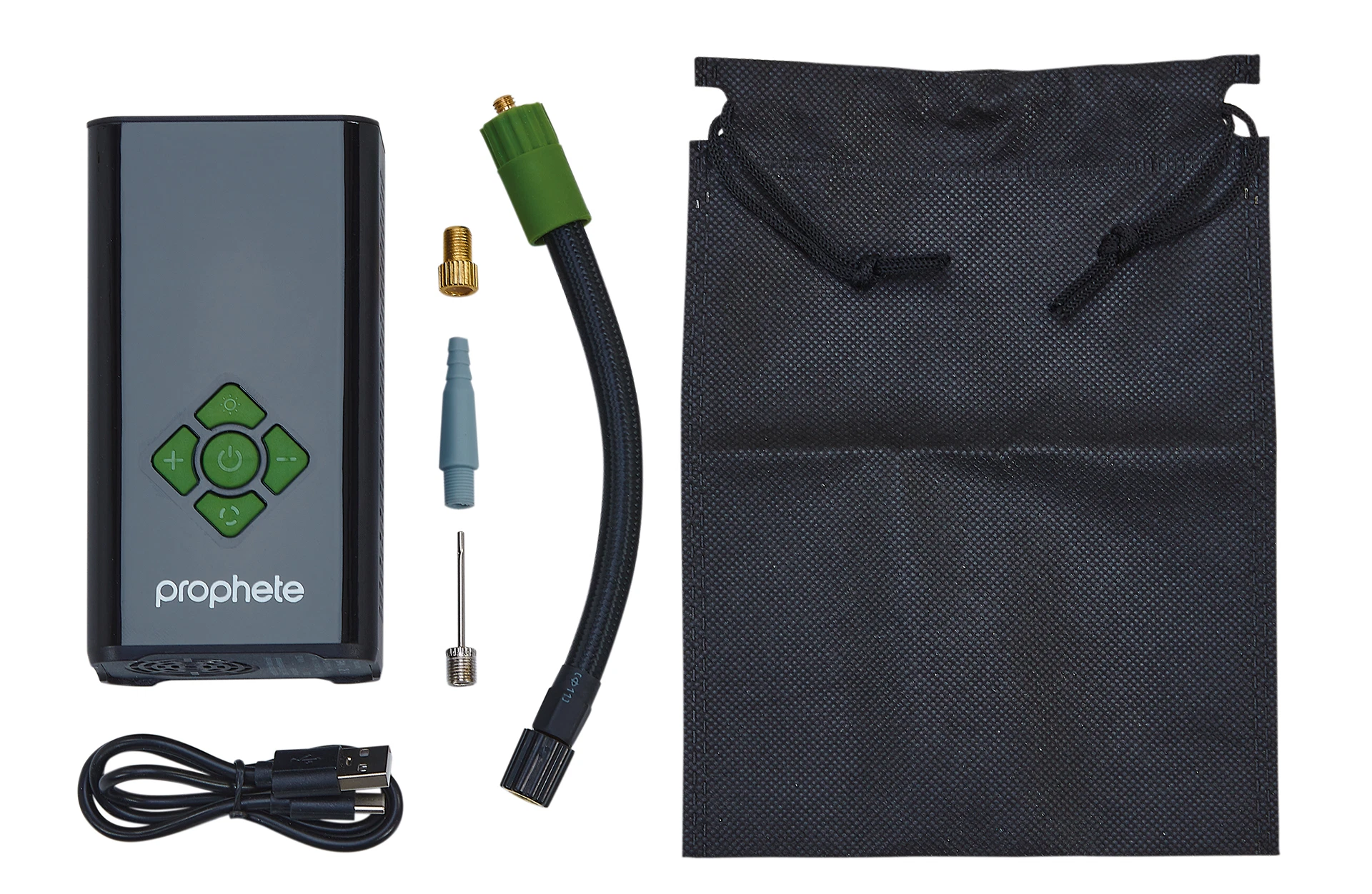 Akkupumpe mit Tasche, Ladekabel und Ventilaufsätzen - Ansicht von oben auf weißem Grund