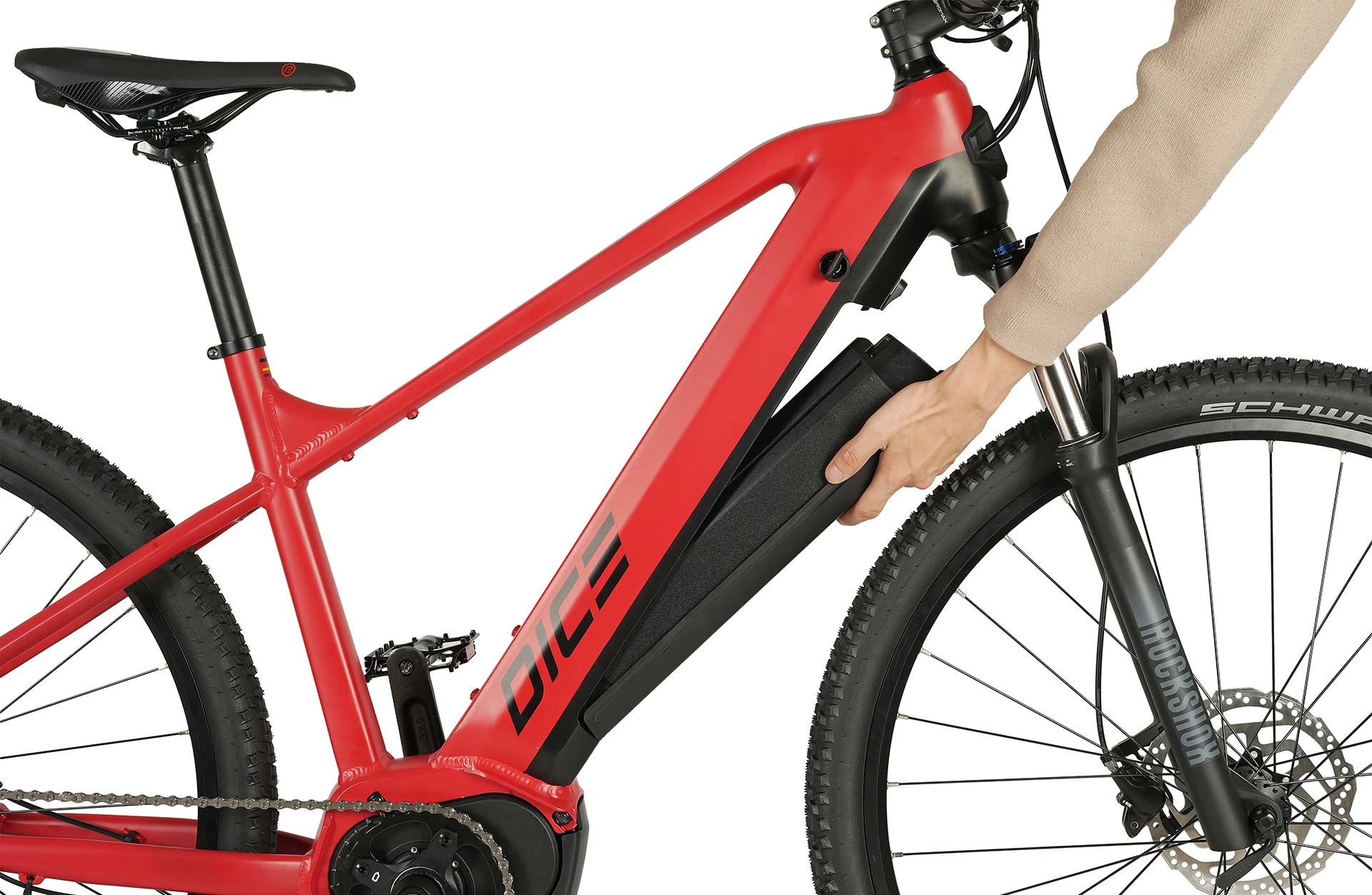 Dice 3.1 E-Mountainbike - Detailansicht Akkuentnahme auf weißem Grund