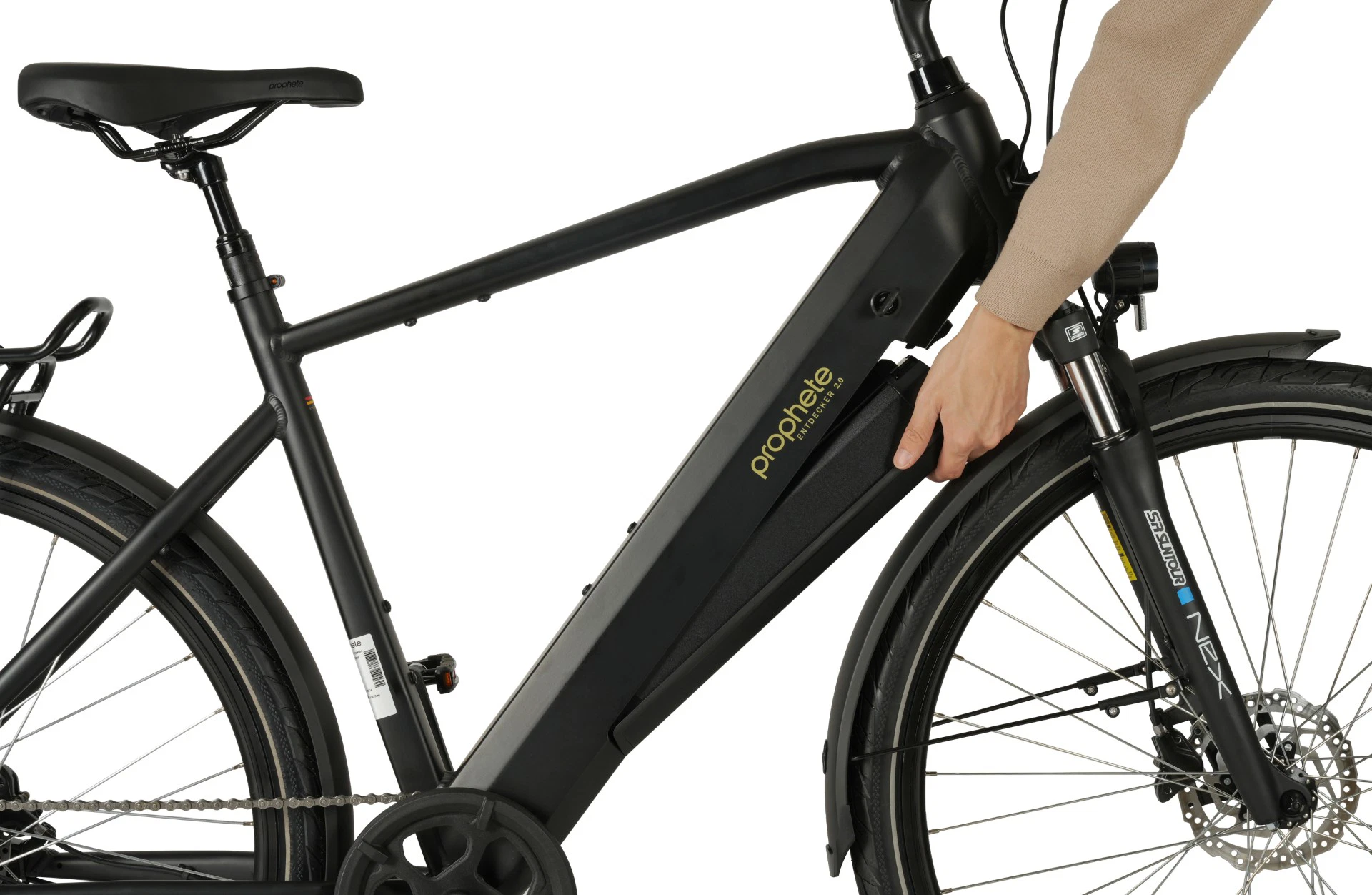 Entdecker 2.0 schwarz Trekking E-Bike - Detailansicht Akkuentnahme auf weißem Grund