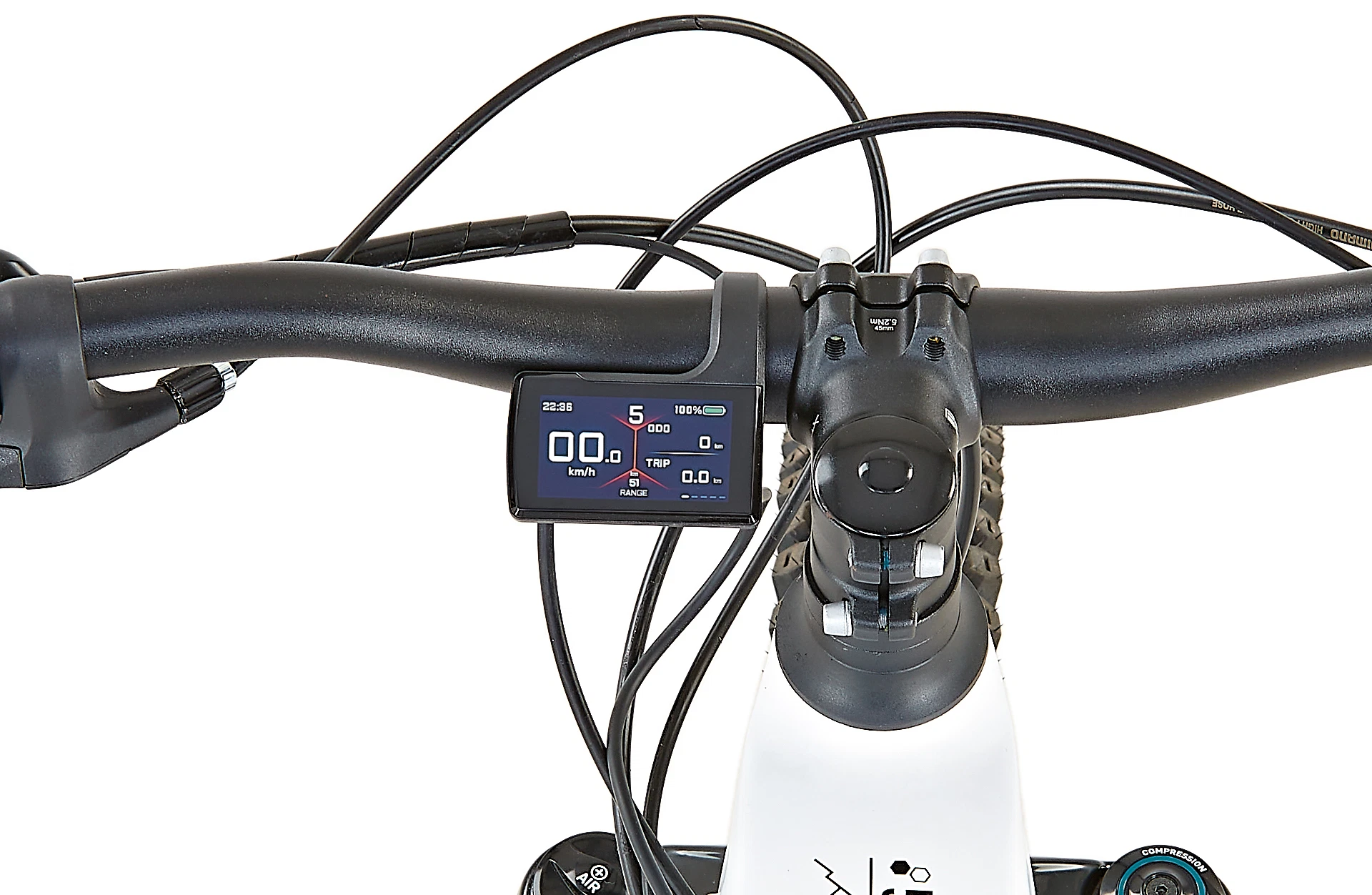 Bildausschnitt vollfarbiges TFT-Display neben A-Head Vorbau am Lenker mit Zügen und Kabeln vor weißem Hintergrund