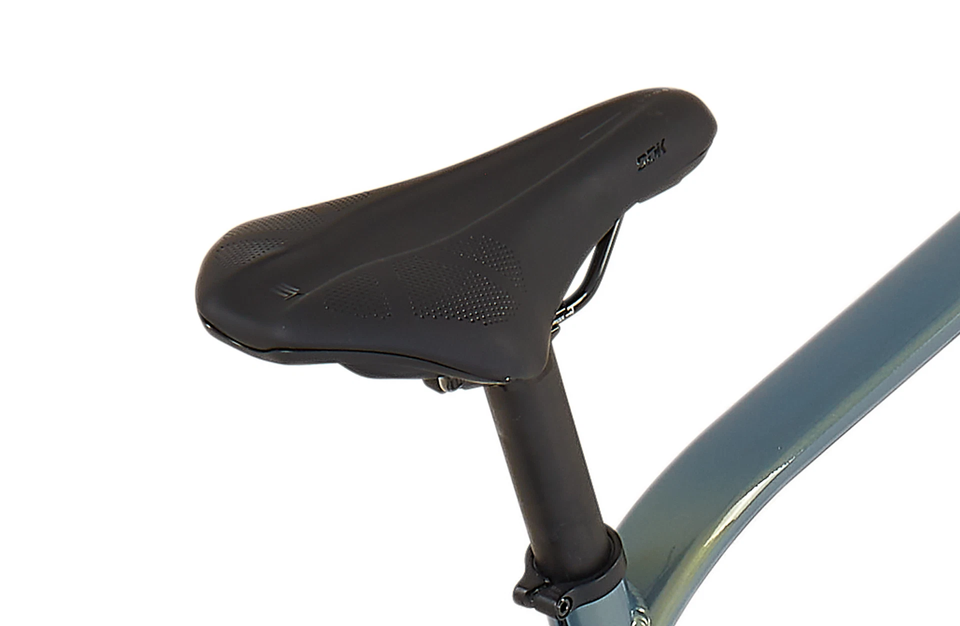 Bildausschnitt Detailansicht Sattel von hinten oben fotografiert auf Sattelstütze vor weißem Hintergrund