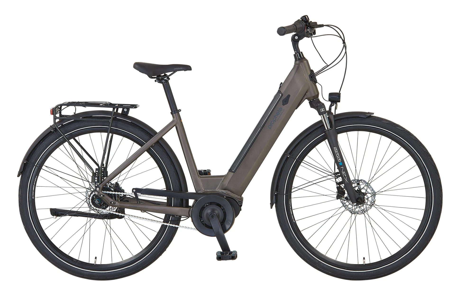 Vollansicht seitlich Prophete Geniesser 3.3 City E-Bike mit tiefem Einstieg vor weißem Hintergrund