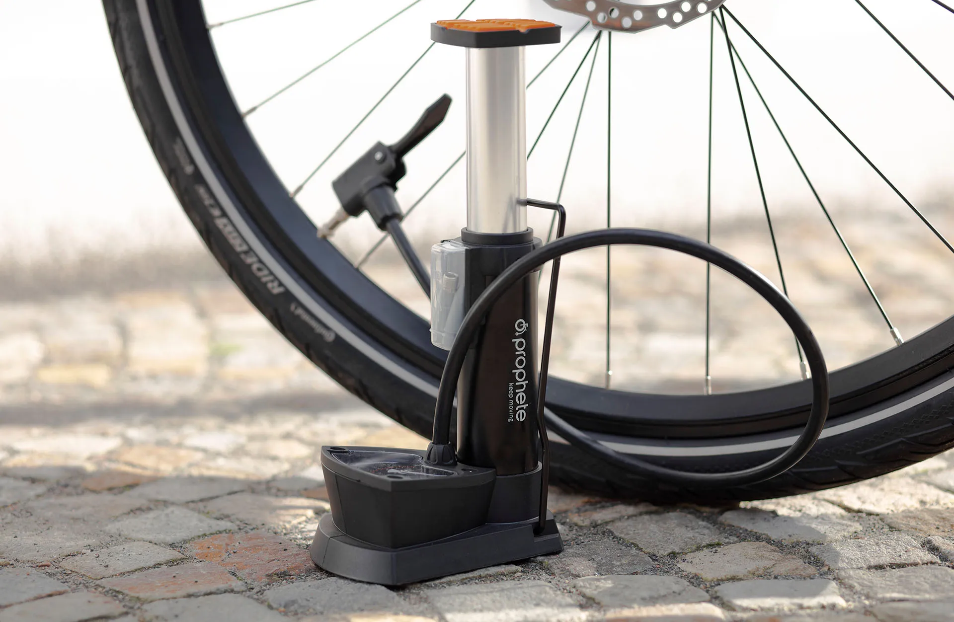 Fußpumpe mit Manometer aus Alu