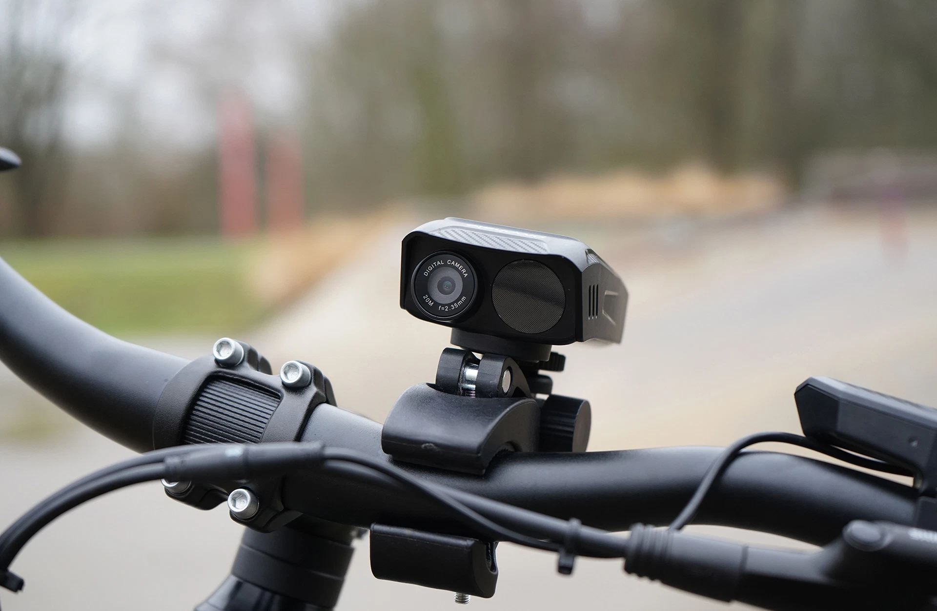 Dashcam Kamera an Lenker - seitliche Ansicht