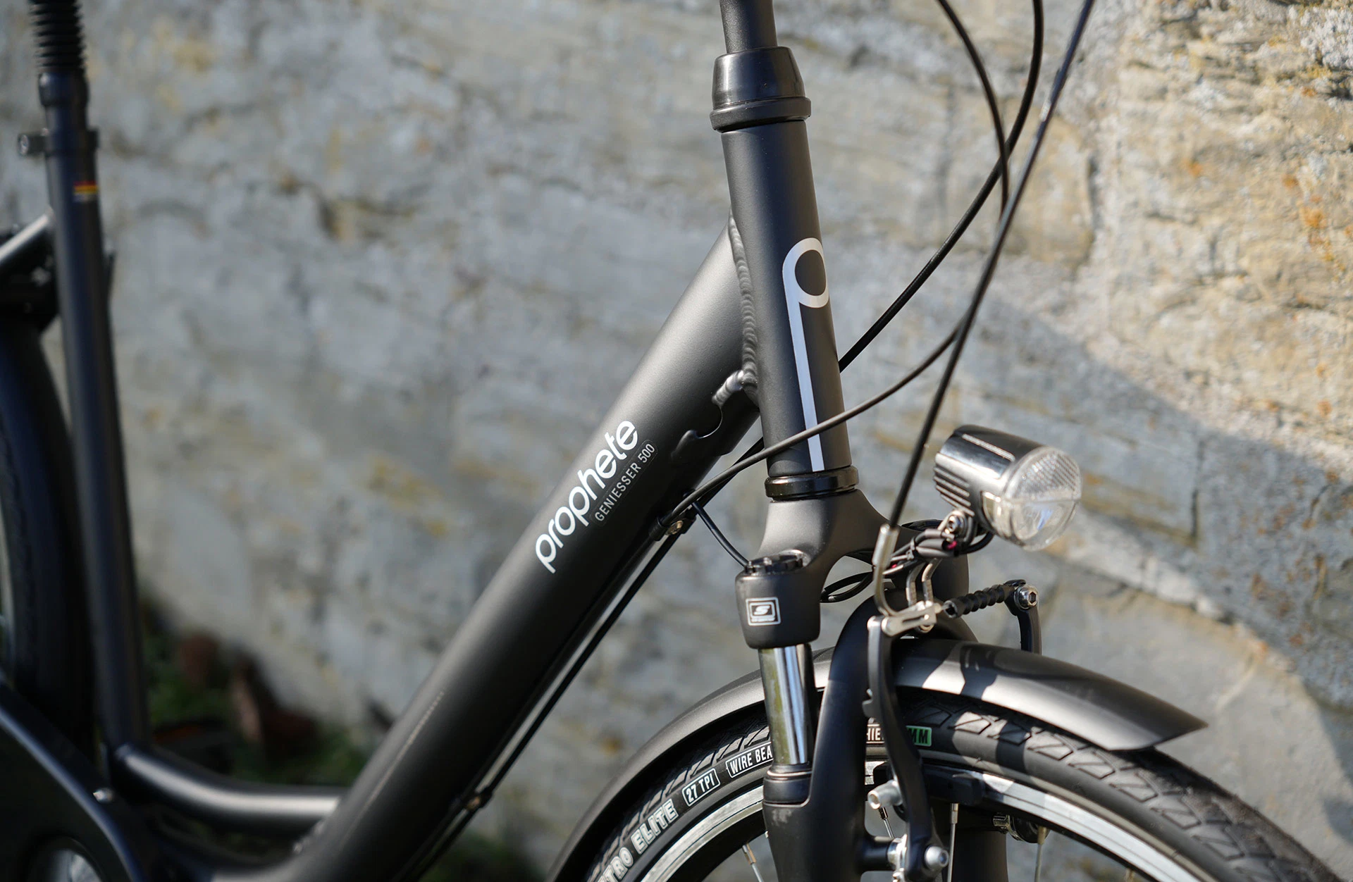 Cityrad schwarz -Detailansicht Rahmen im Freien