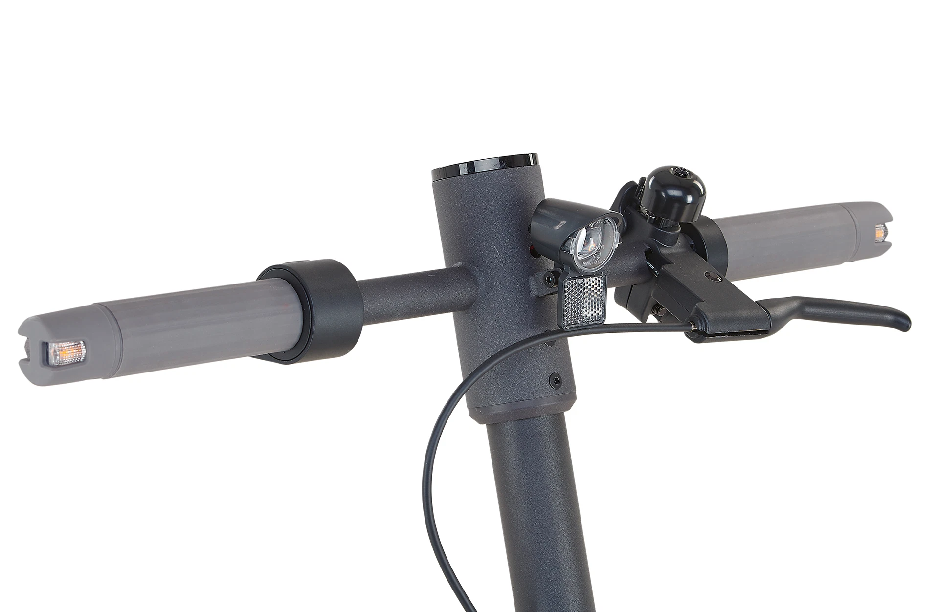 Bildausschnitt Lenker mit Scheinwerfer, Bremshebel, Klingel Blinker an Lenkergriffen und Bremshebel vor weißem Hintergrund