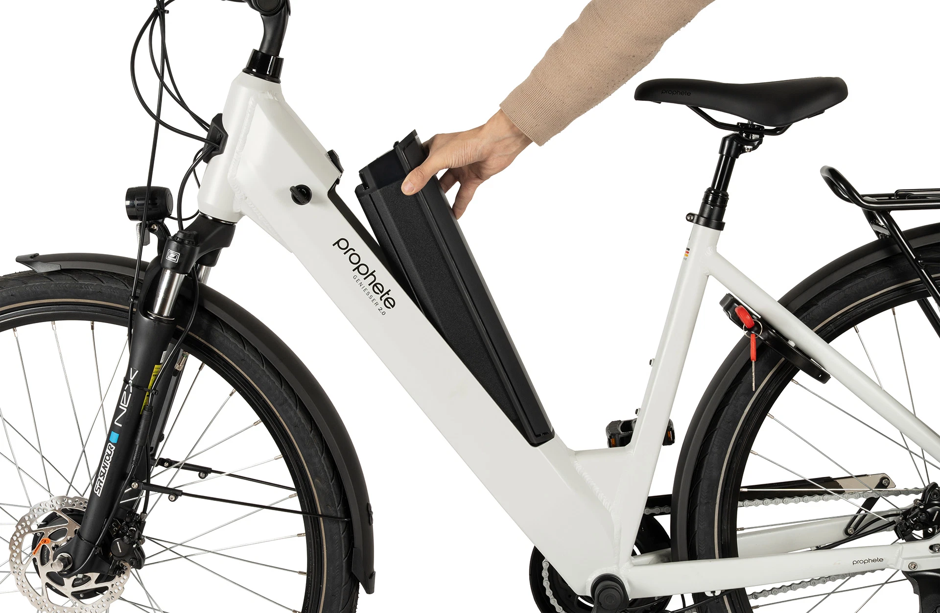 Geniesser 2.0 kreide City E-Bike - Detailansicht Akkuentnahme auf weißem Grund