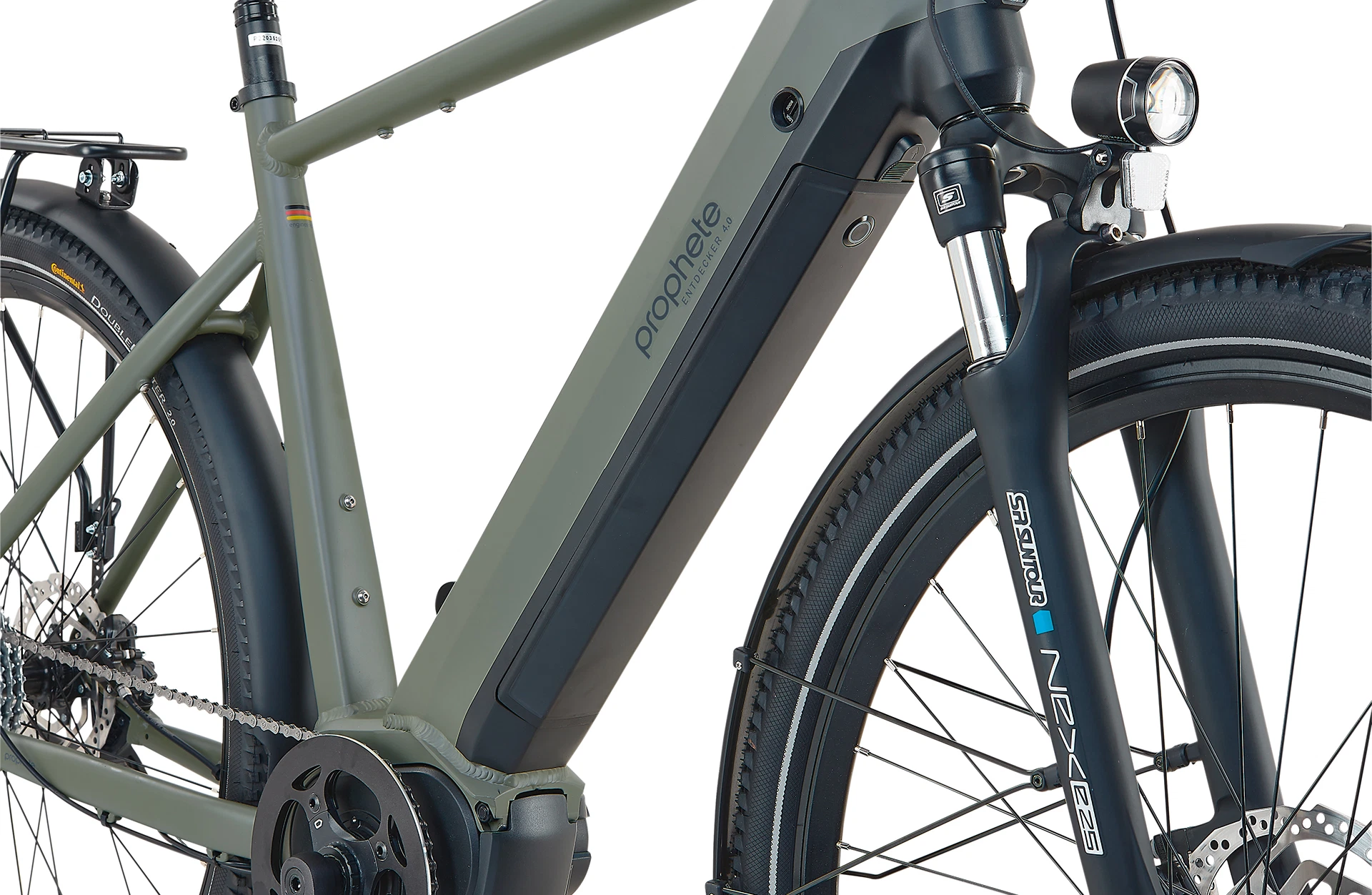 Bildausschnitt Detailansicht vollintegrierter Akku im Unterrohr mit Prophete Entdecker 4.0 Logo am Diamantrahmen vor weißem Hintergrund