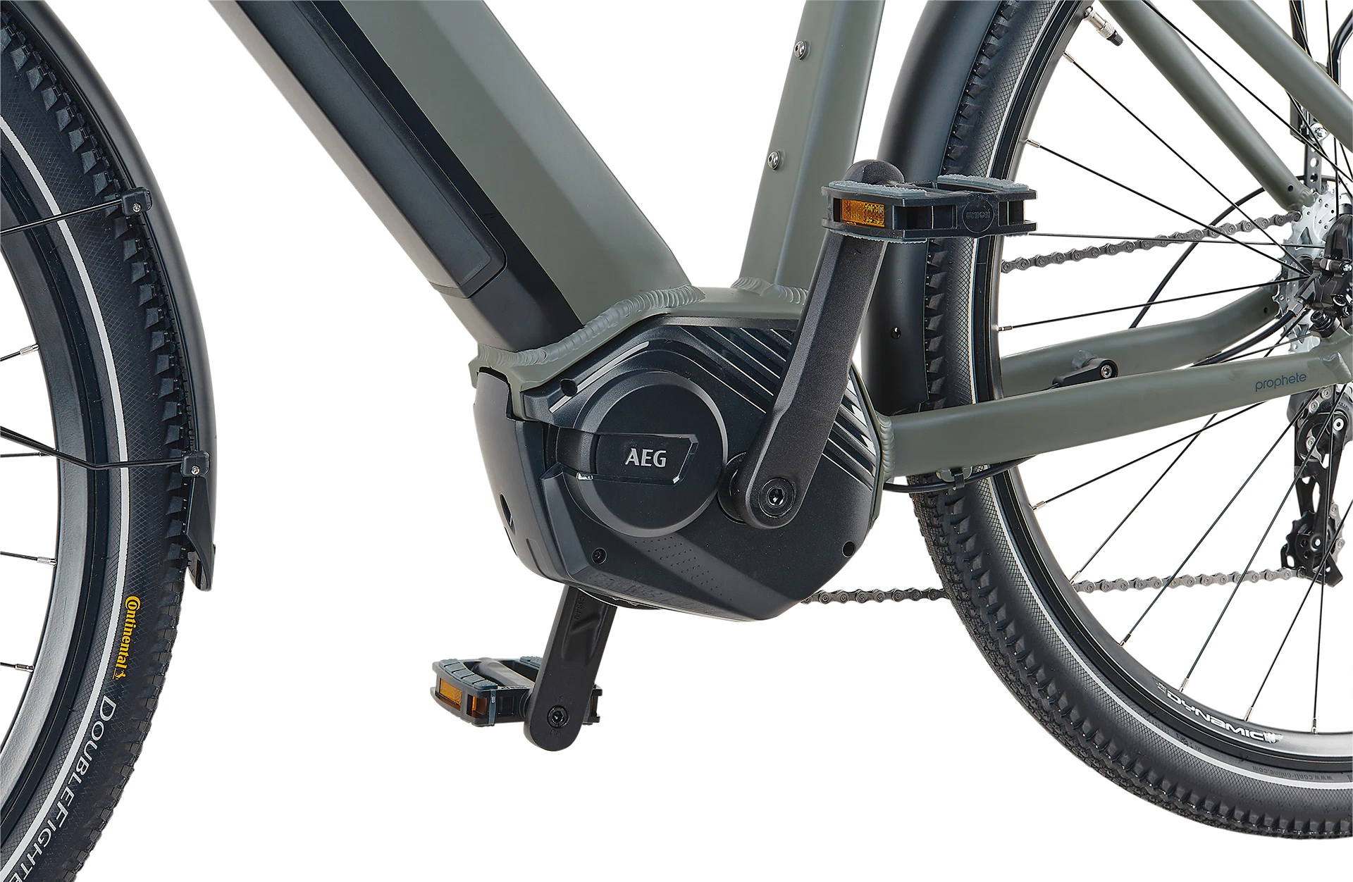 Bildausschnitt Detailansicht AEG Mittelmotor mit Kurbelgarnitur und Pedalen vor weißem Hintergrund