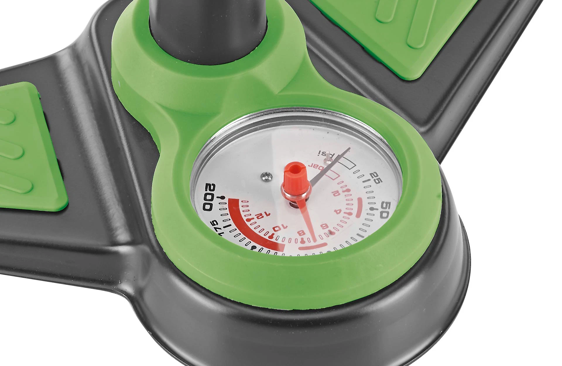 Luftpumpe schwarz grün - Detailansicht Manometer auf weißem Grund