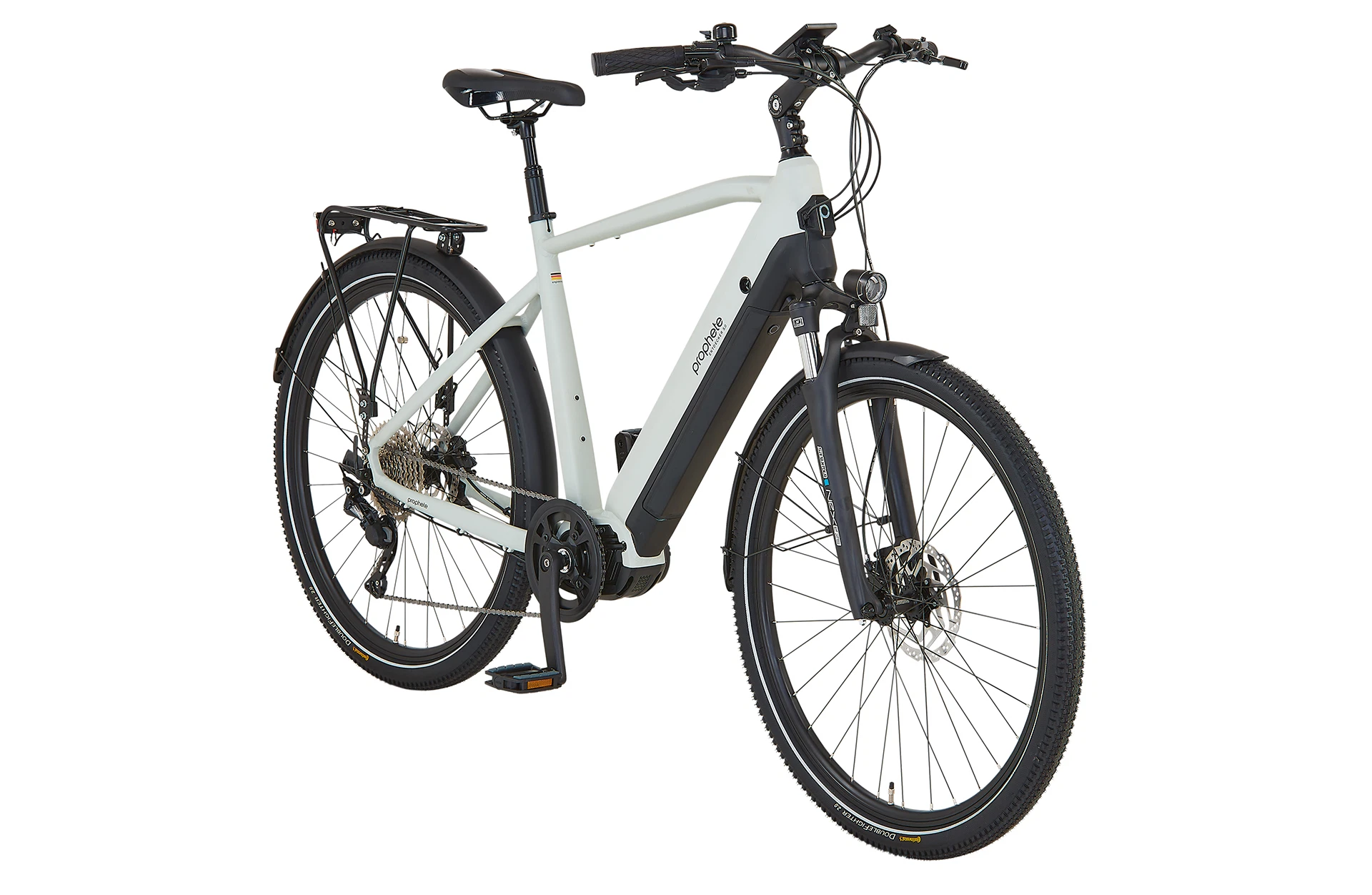 Vollansicht diagonal Prophete Entdecker 5.0 Trekking E-Bike mit Diamantrahmen, Mittelmotor, Federgabel, Scheibenbremsen, Gepäckträger und integriertem Akku vor weißem Hintergrund