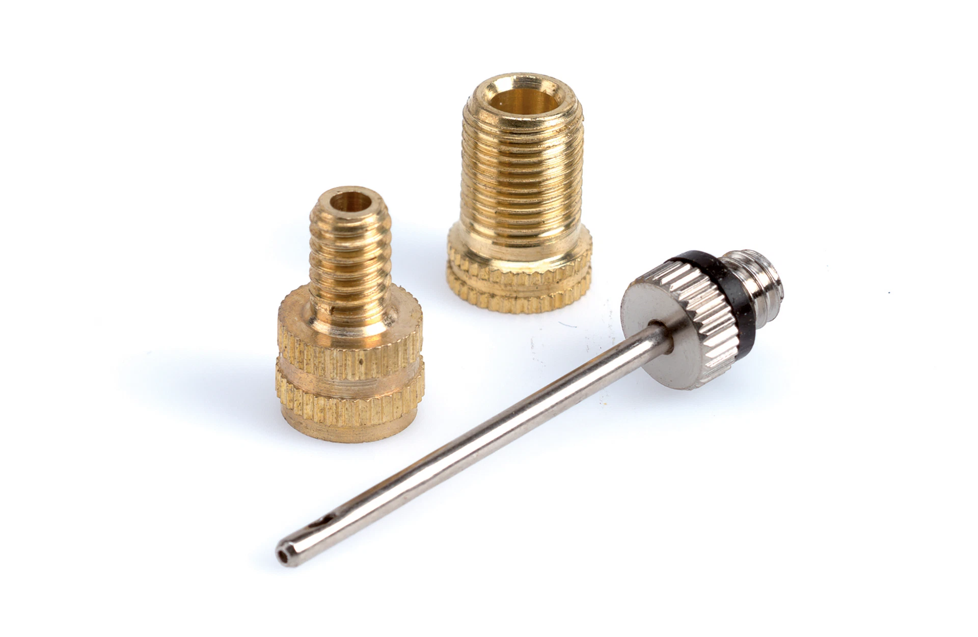 Luftpumpen Adapter Set - diagonale Ansicht auf weißem Grund