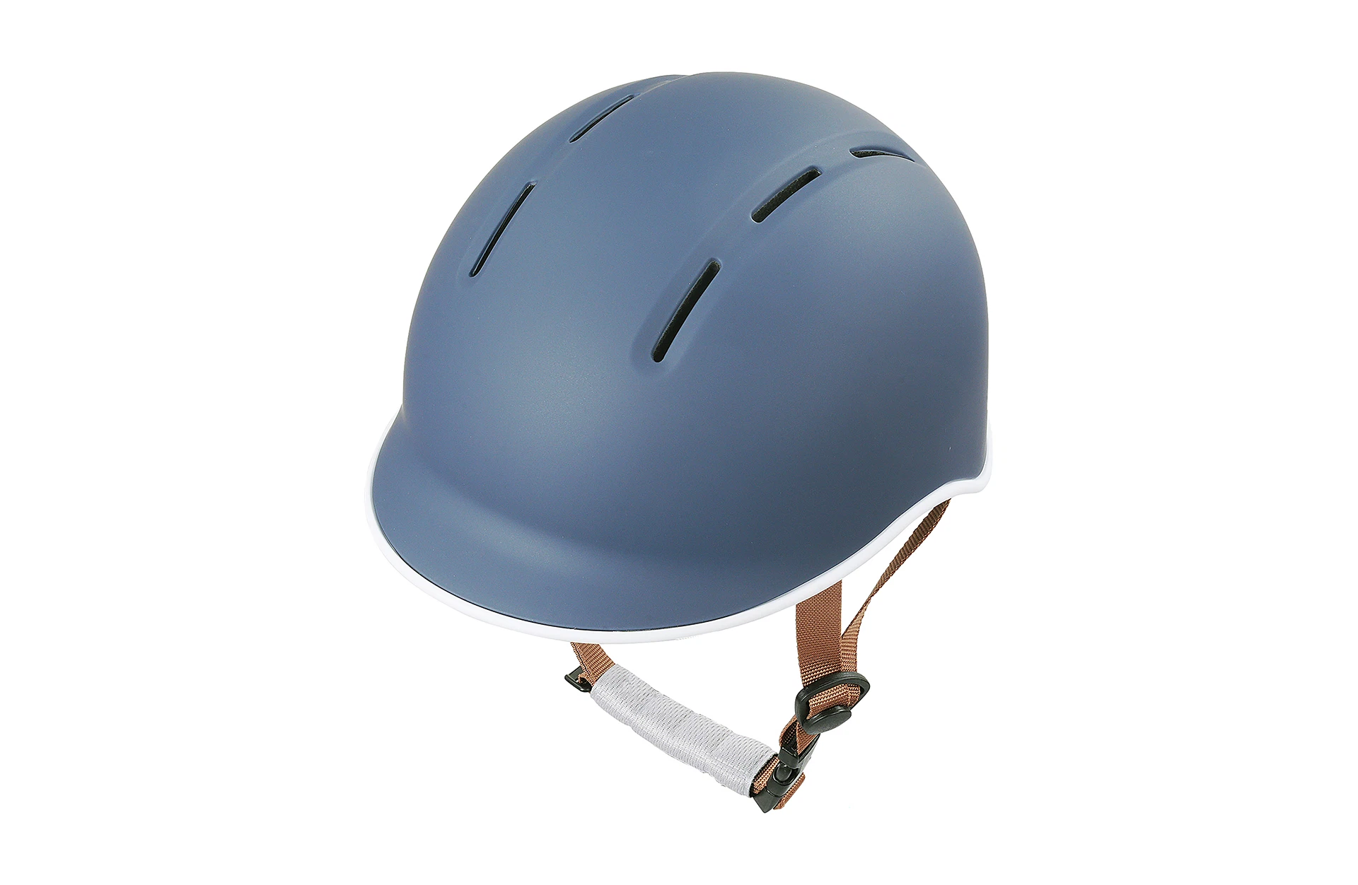 Fahrradhelm blau mit braunem Gurt - diagonale Ansicht auf weißem Grund