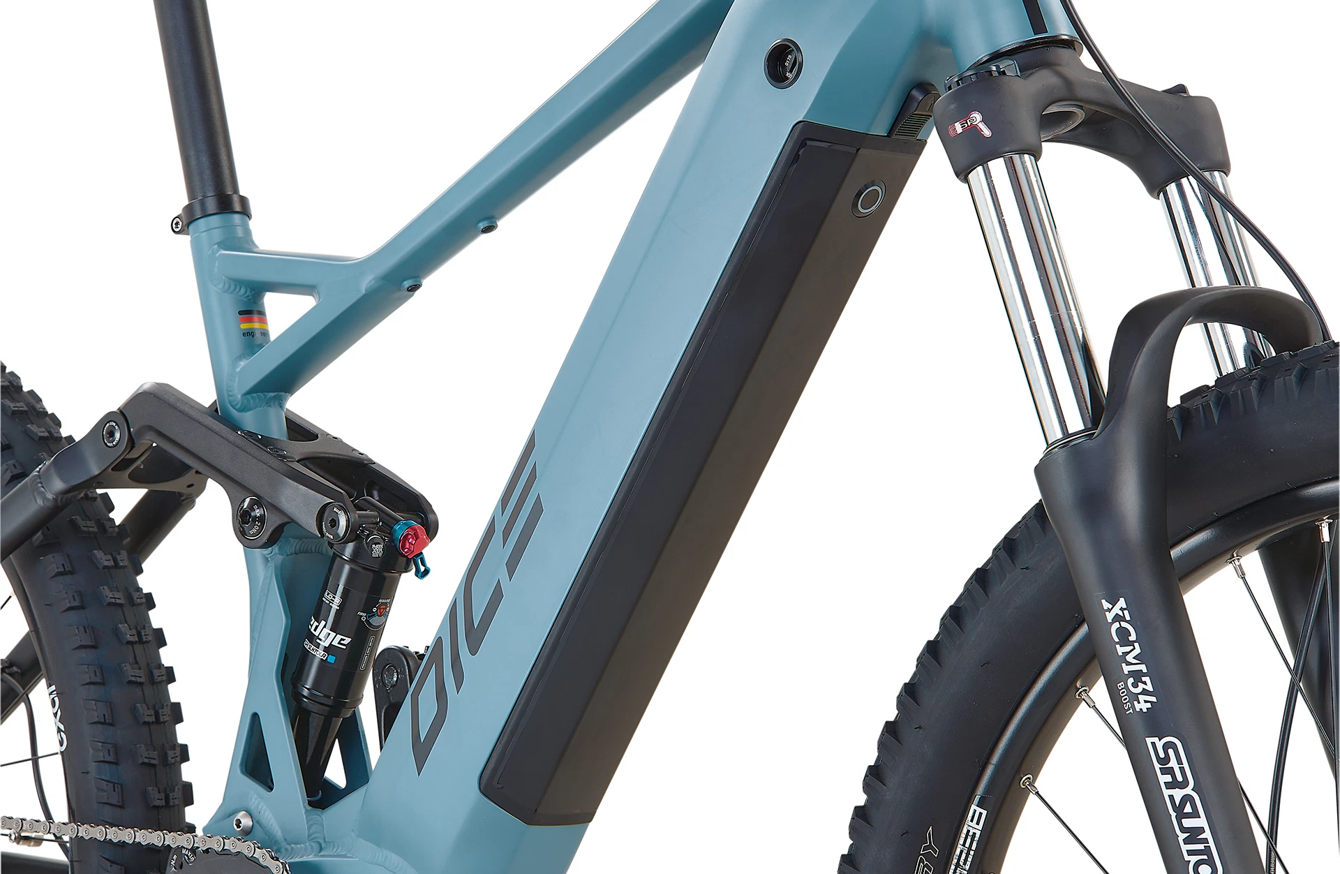 Bildausschnitt Rahmen mit Vollfederung am Hinterbau, vollintegriertem Akku und Federgabel am Vorderrad vor weißem Hintergrund