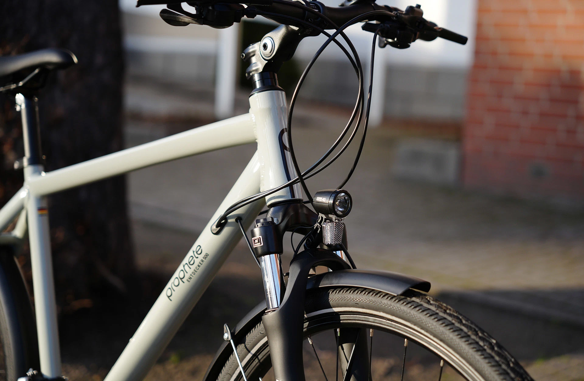 Entdecker 500 Trekking Bike - Detailansicht Gabel im Freien