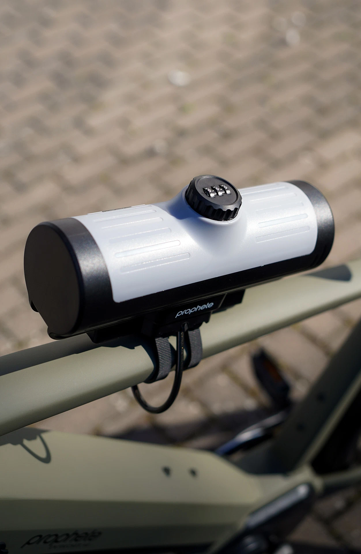 Bike Safe an Rad montiert - Detailansicht von oben im Freien