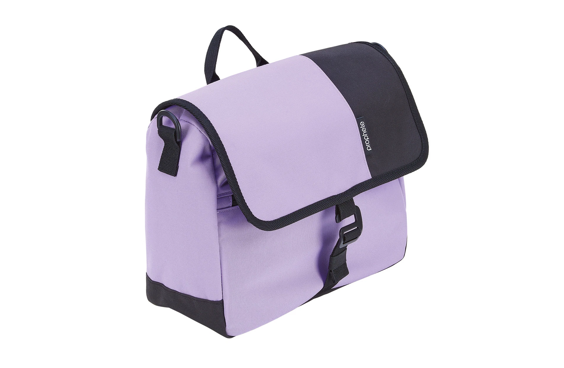 Vollansicht diagonal Packtasche in lila mit schwarzen Applikationen vor weißem Hintergrund