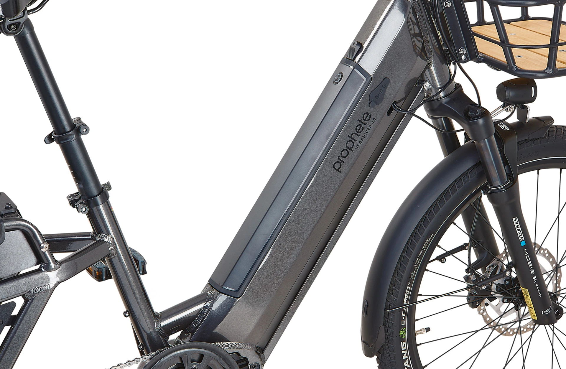 Bildausschnitt vollintegrierter Rahmenakku im Unterrohr des Longtail E-Bike von Prophete, sowie Federgabel, und Teilen des Frontträgers, Scheibenbremsen und Federgabel