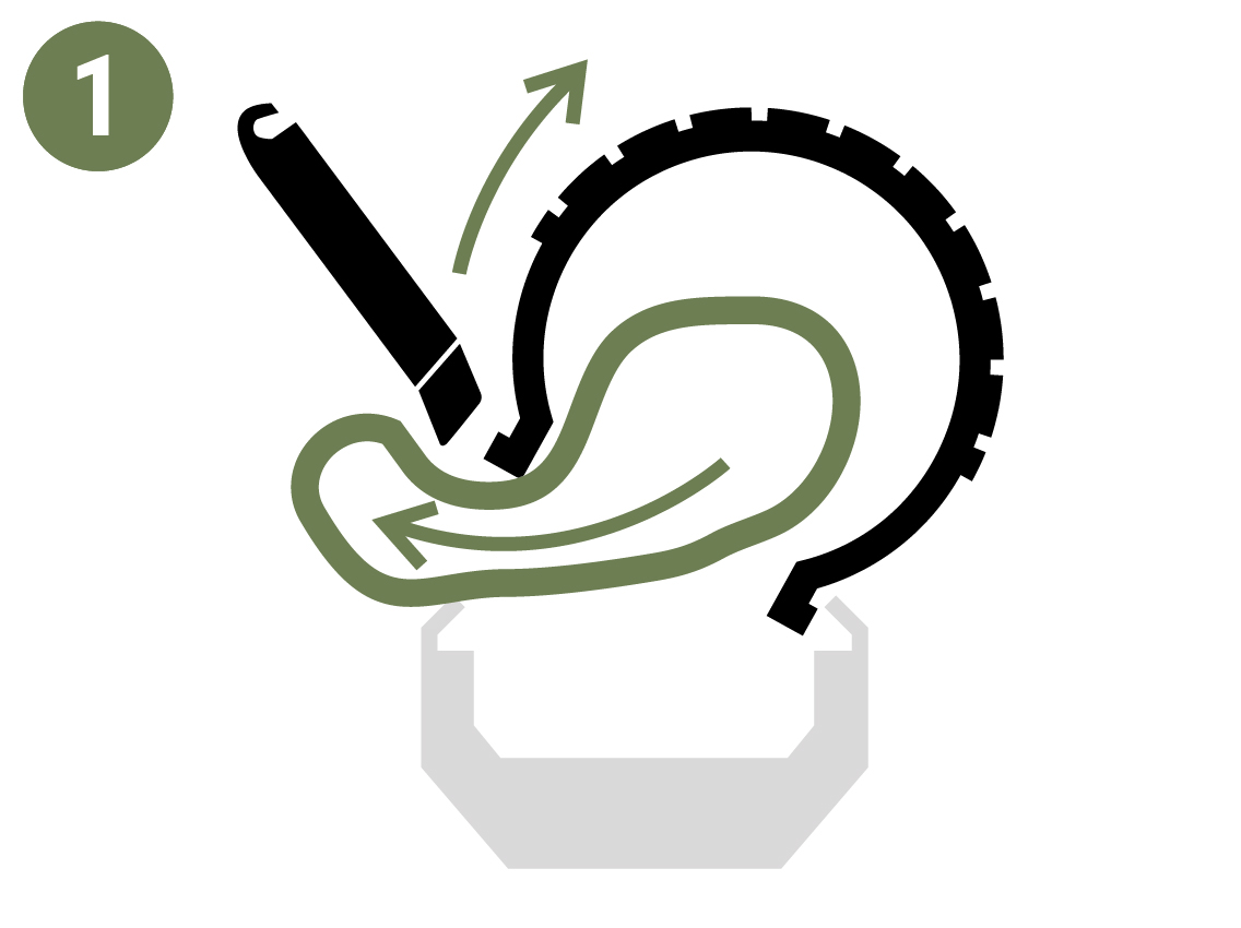 Fahrradreifen demontieren – Schritt 1 beim Schlauchwechsel: Reifenheber ansetzen und Schlauch herausnehmen