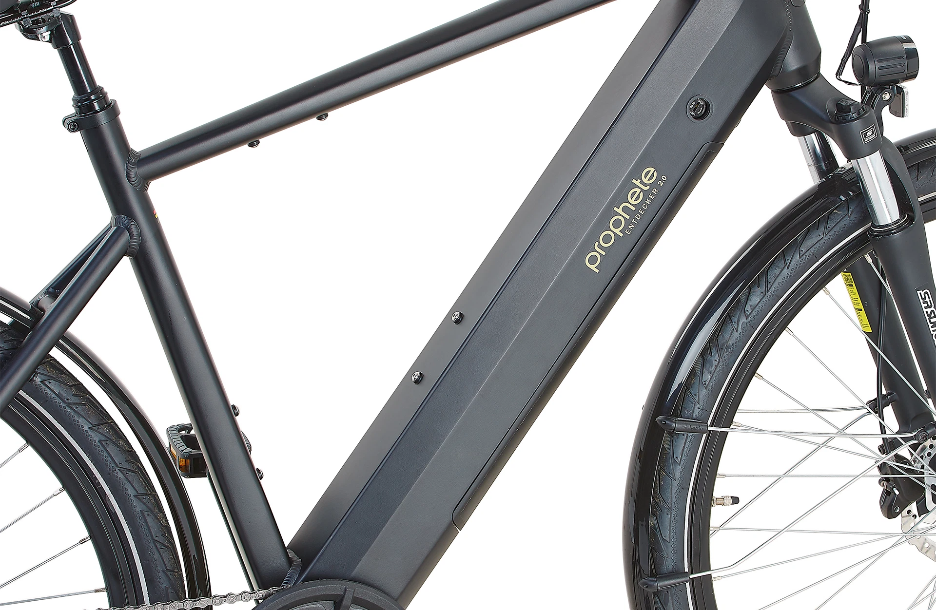 Bildausschnitt vollintegrierter Akku im Unterrohr mit Prophete Entdecker 2.0 Logo vor weißem Hintergrund