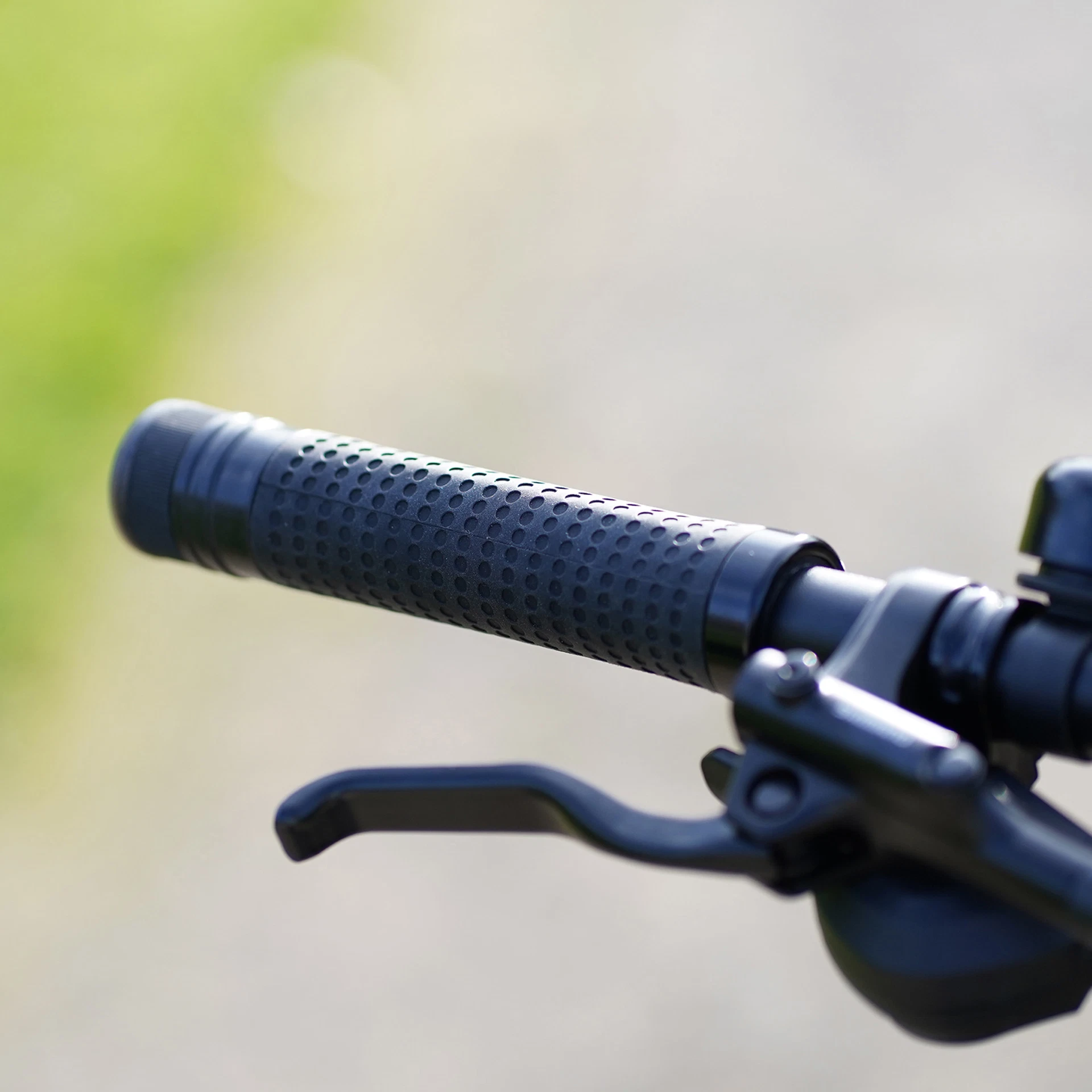 Heizgriffe an Lenker montiert im Freien