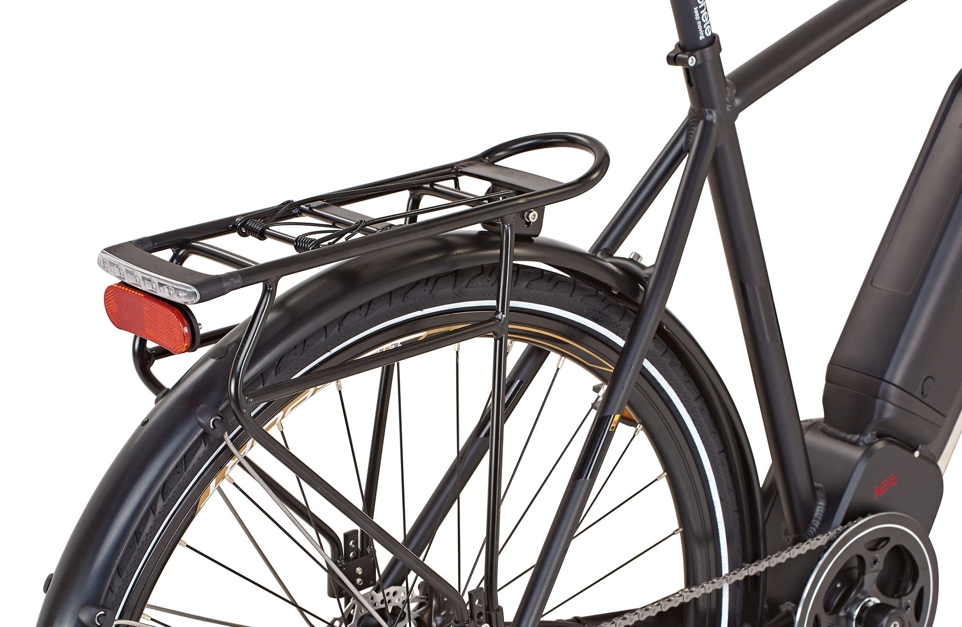 Bildausschnitt Detailansicht Heckgepäckträger mit Rückleuchte vor weißem Hintergrund