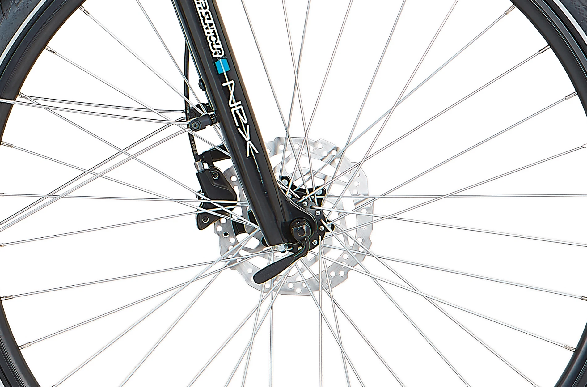 Bildausschnitt Detailansicht Scheibenbremse am Vorderrad vor weißem Hintergrund