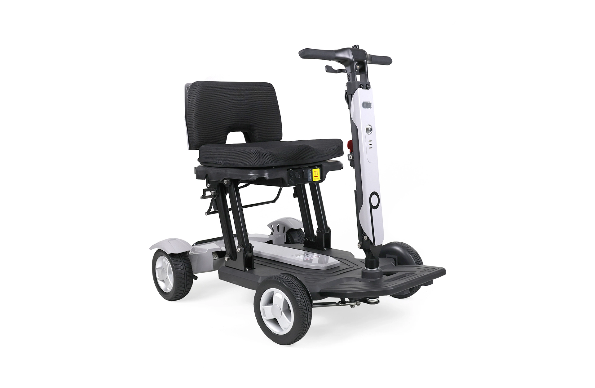 dreiviertelansicht eines grauen elektro-scooters mit sitz von vorne rechts