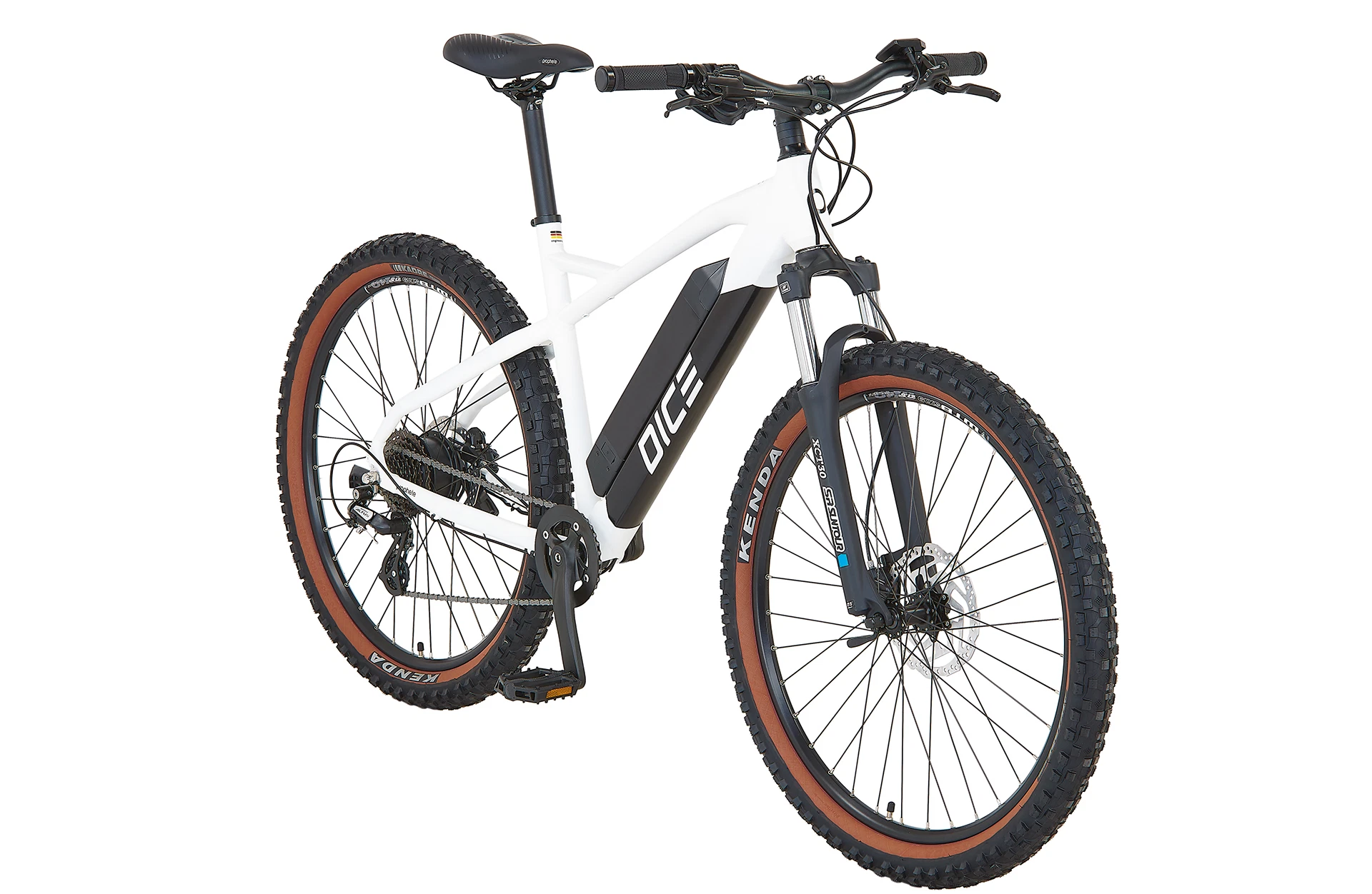 Vollansicht diagonal Prophete DICE E-MTB Hardtail mit Akku am Unterrohr vor weißem Hintergrund