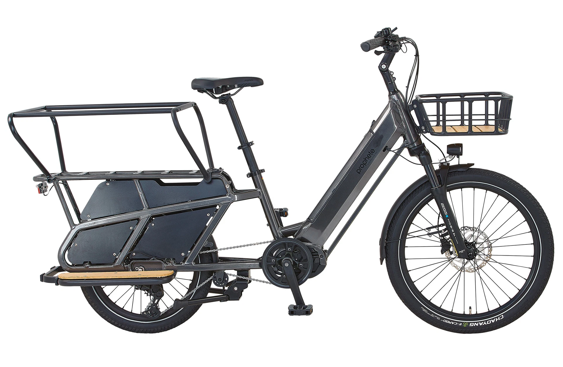 Seitenansicht Prophete Longtail E-Lastenrad mit tiefem Einstieg, Frontkorb, Mittelmotor, großem Heckträger mit Fußstützen und stabilem Rahmen