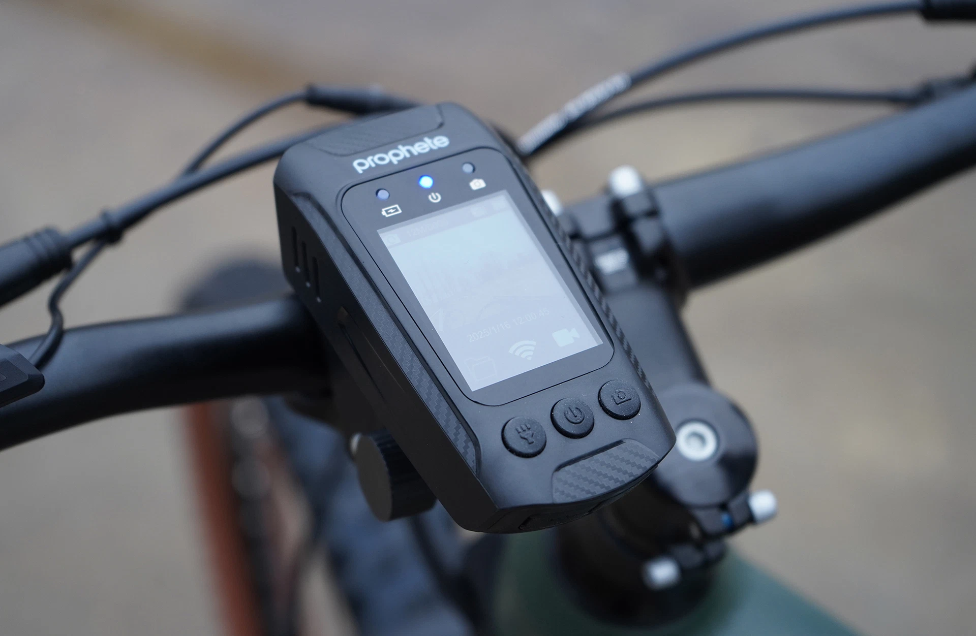 Dashcam schwarz Display an - diagonale Detailansicht