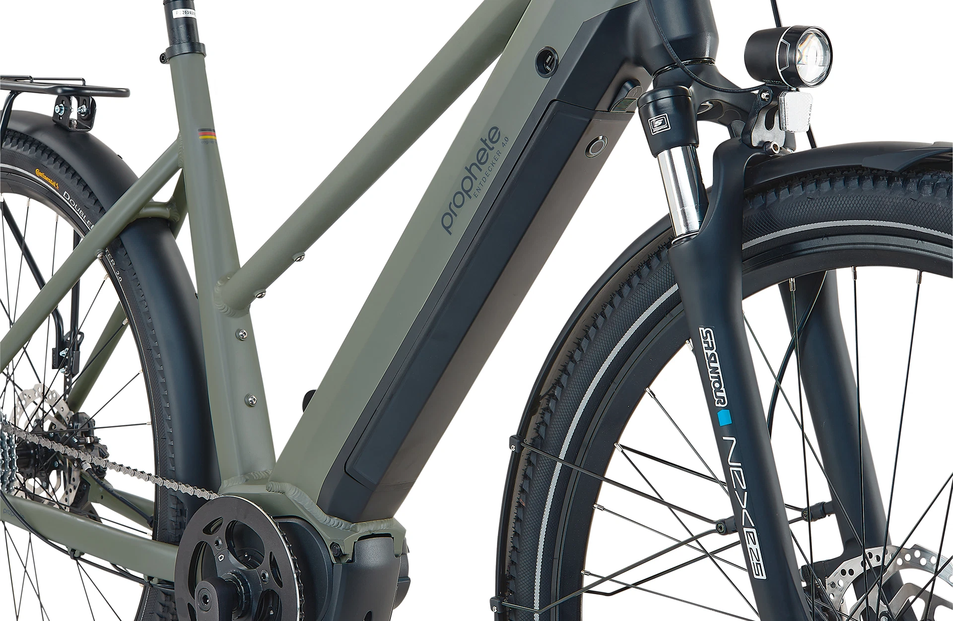 Bildausschnitt Detailansicht vollintegrierter Akku im Unterrohr mit Prophete Entdecker 4.0 Logo am Trapezrahmen vor weißem Hintergrund