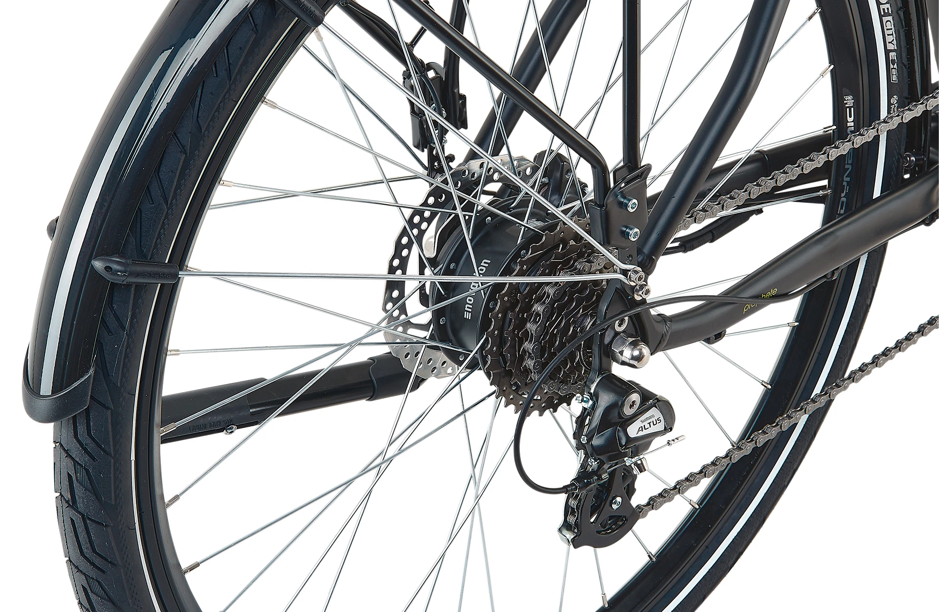 Bildausschnitt Hinterrad mit Heckmotor von enovation, Bereifung von Continental Ride City, Kassette, Schaltwerk und Scheibenbremse vor weißem Hintergrund