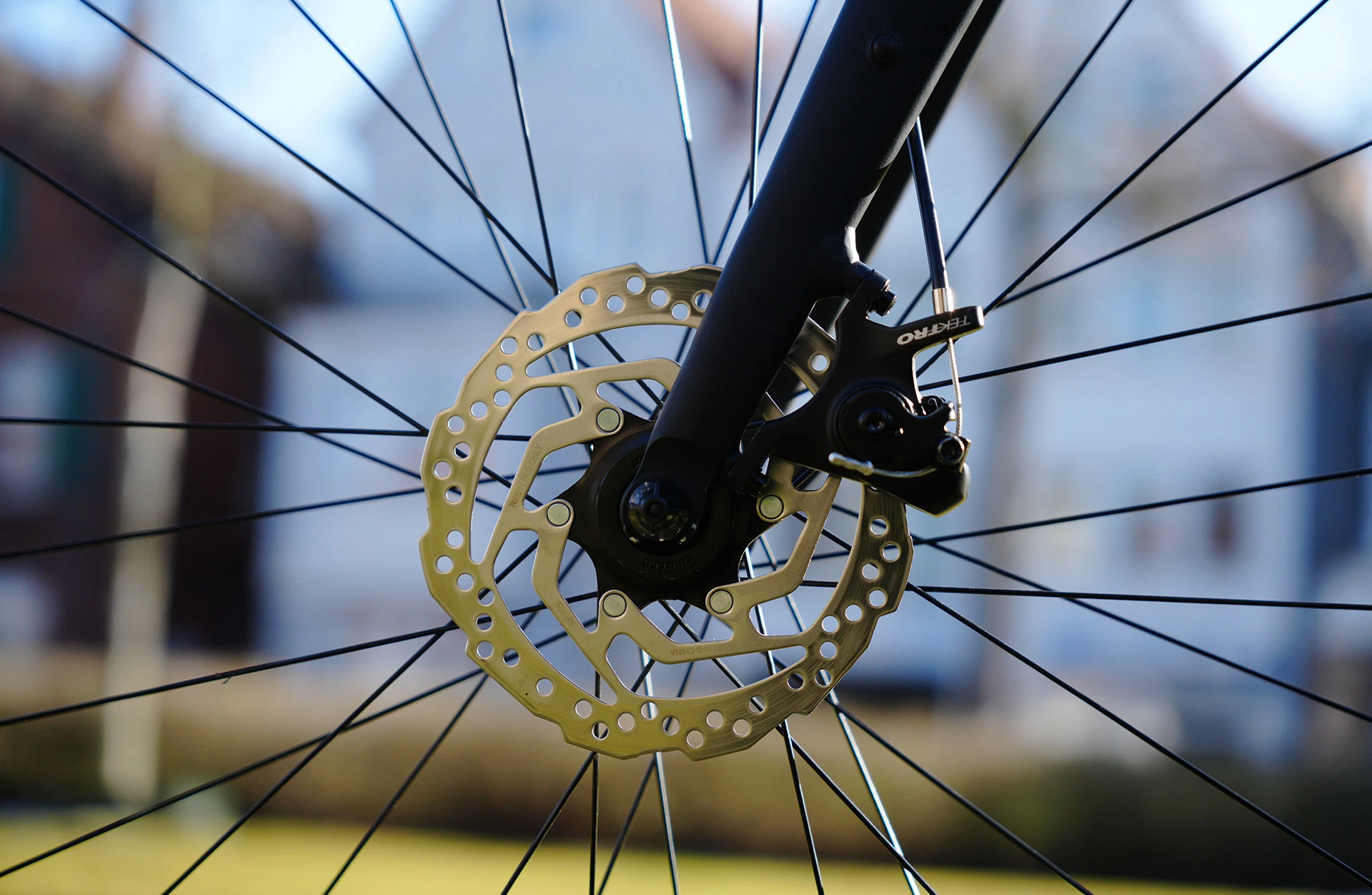 Graveler Gravel Bike - Detailansicht Vorderrad im Freien