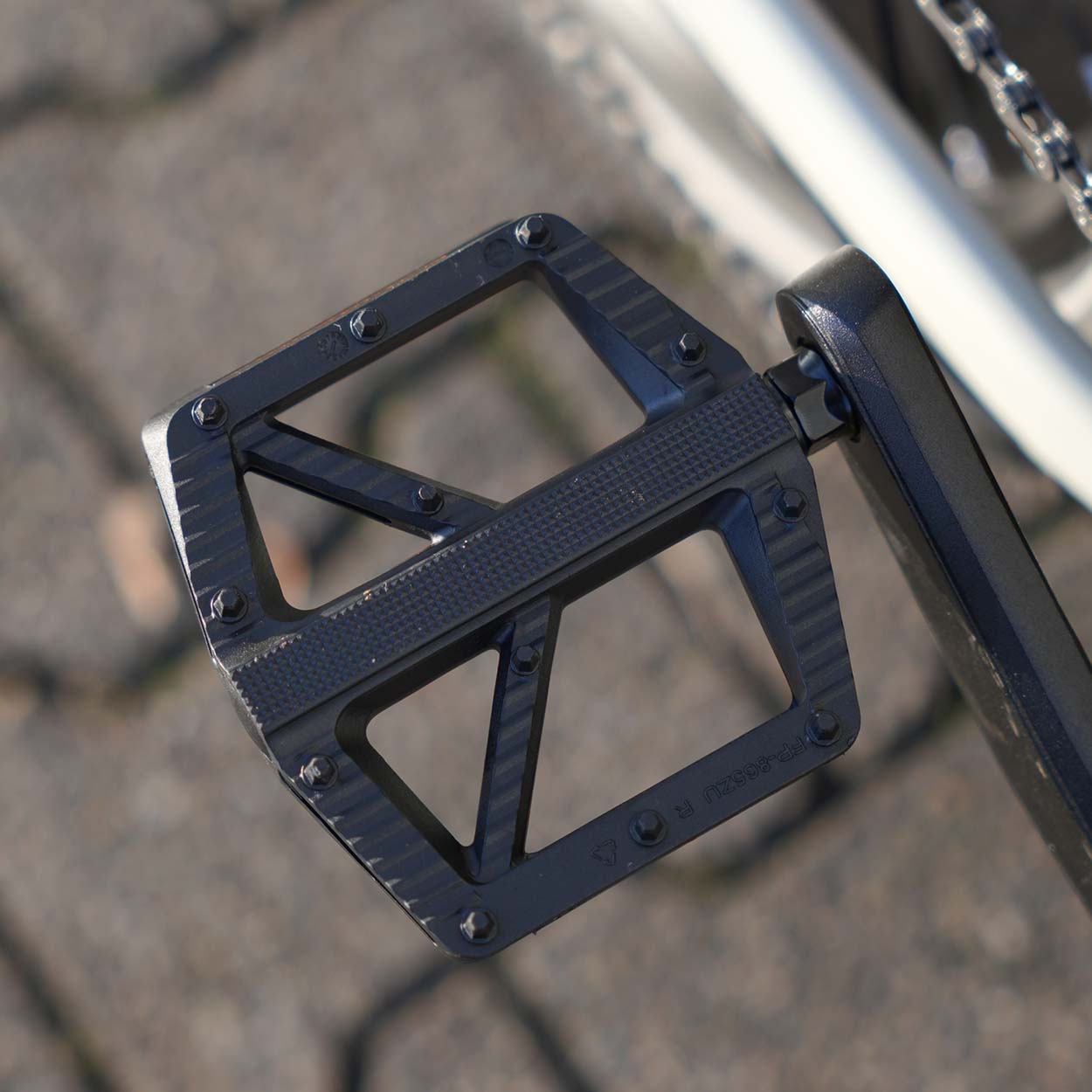 Pedale für alle E-Bikes montiert im Freien