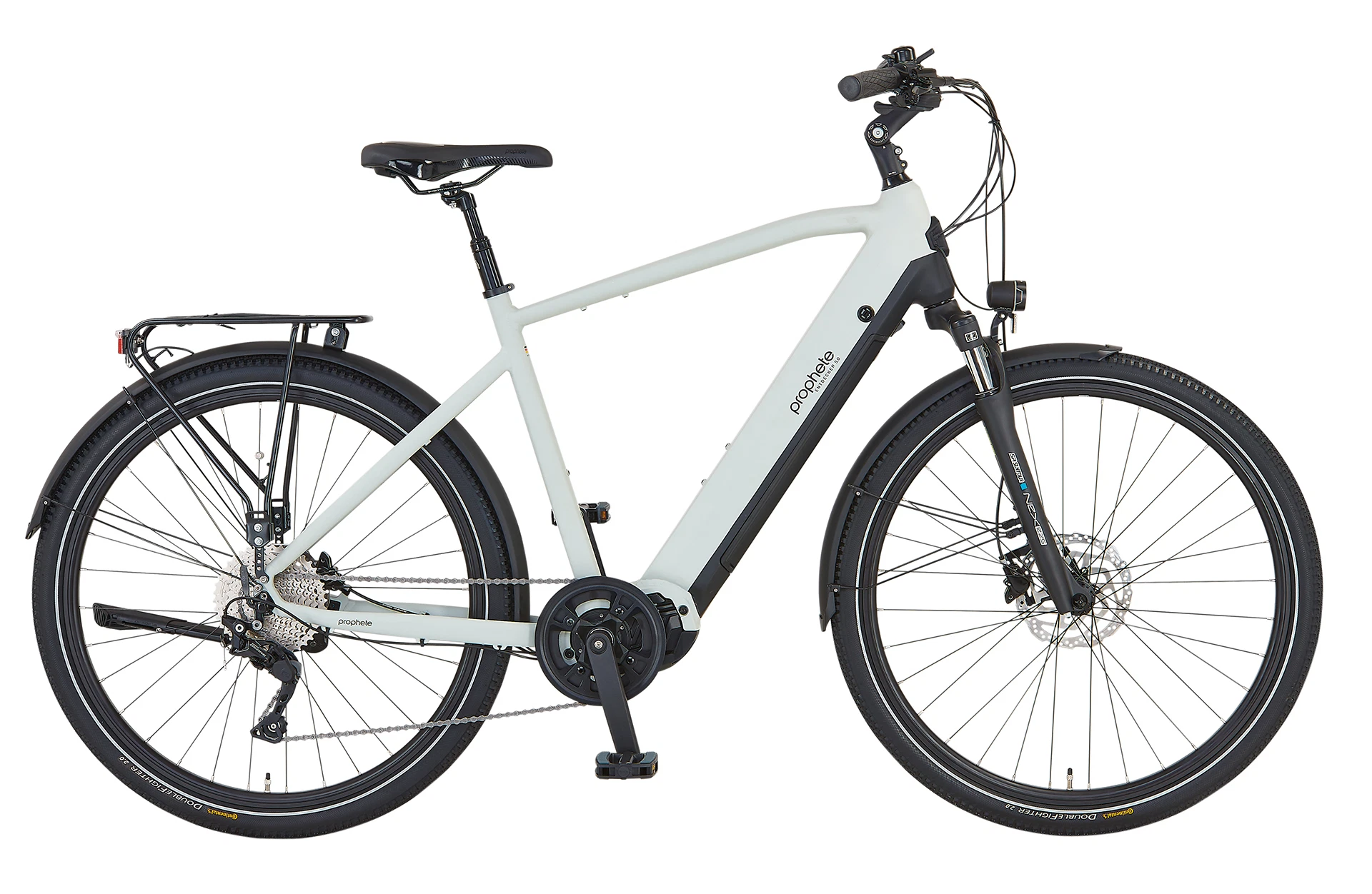 Vollansicht seitlich Prophete Entdecker 5.0 Trekking E-Bike mit Diamantrahmen, Mittelmotor, Federgabel, Scheibenbremsen, Gepäckträger und integriertem Akku vor weißem Hintergrund