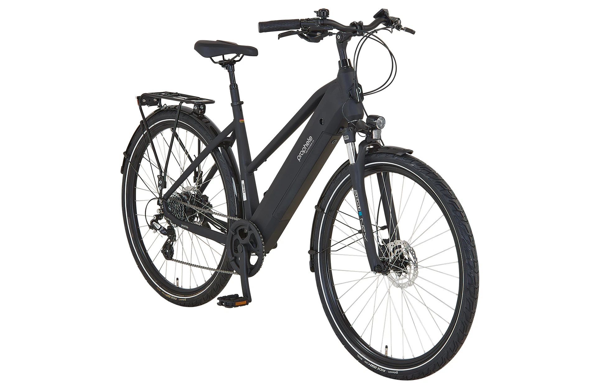 Vollansicht diagonal Prophete Entdecker 2.3 Trekking E-Bike vor weißem Hintergrund