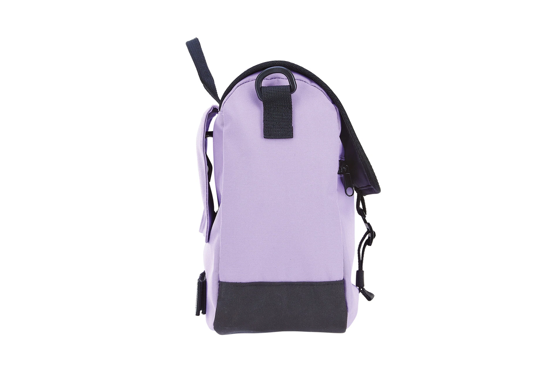 Vollansicht seitlich Packtasche in lila mit schwarzen Applikationen vor weißem Hintergrund