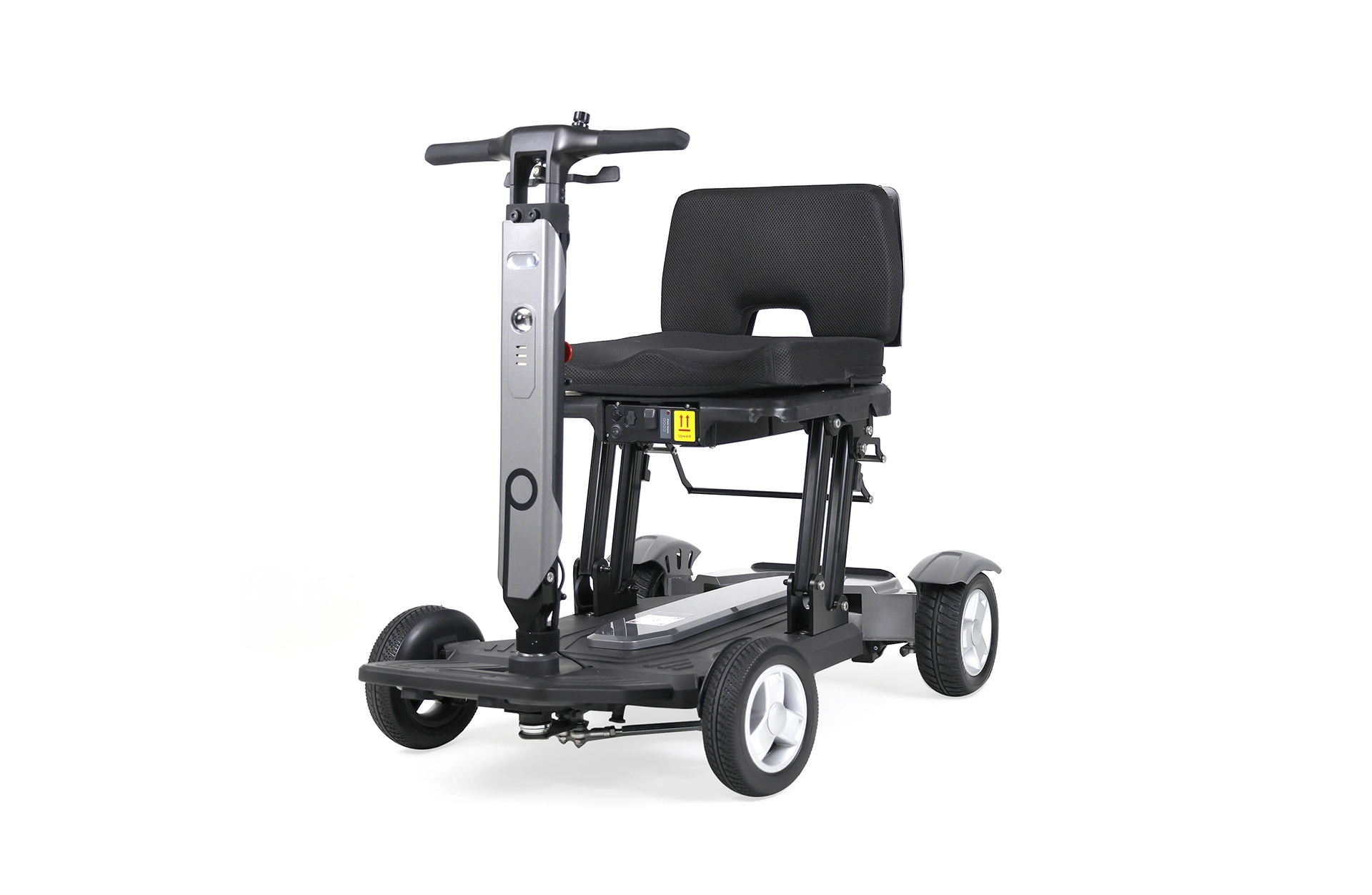 dreiviertelansicht eines elektro-scooters mit sitz von vorne links