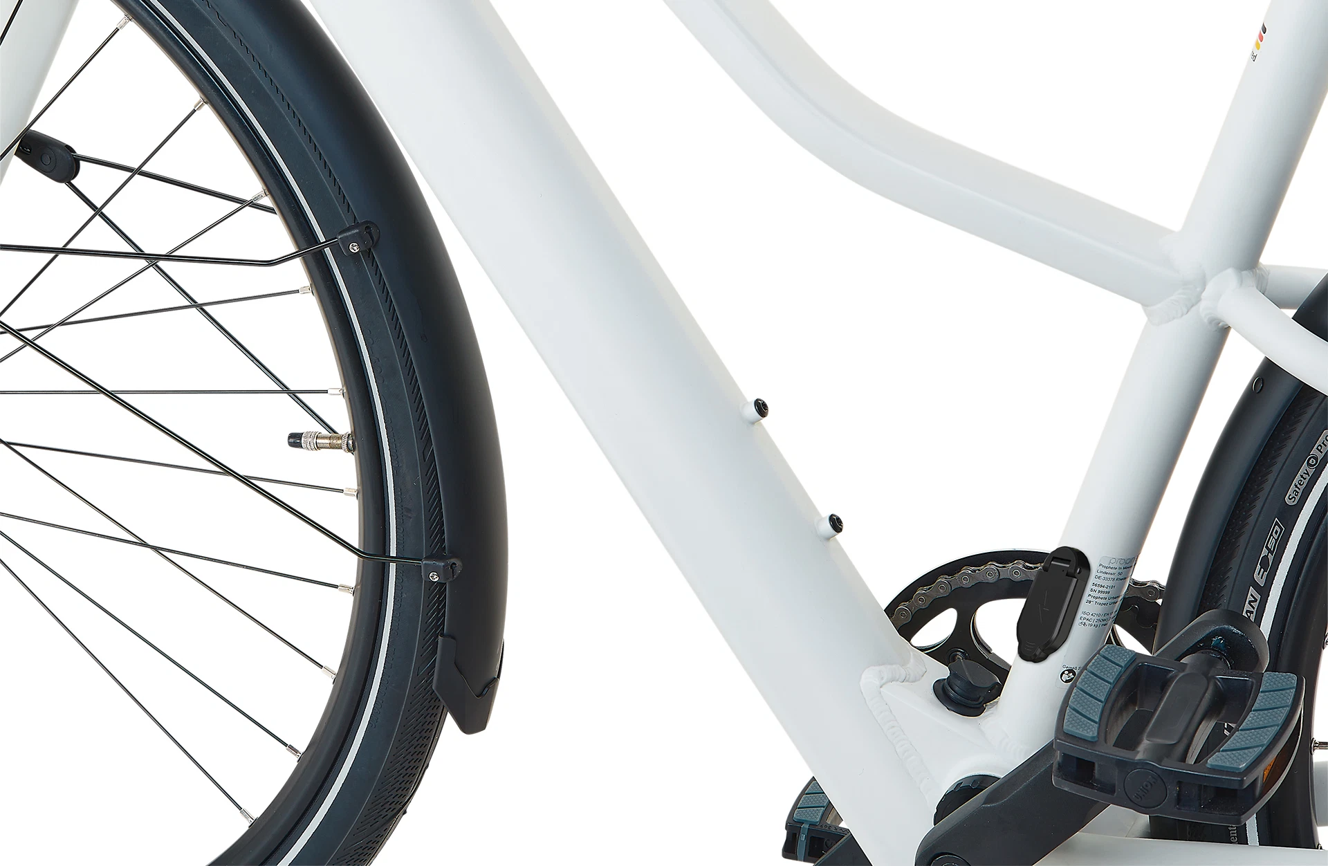 Bildausschnitt Rahmen mit angeschnittenen Vorder- und Hinterreifen und Prophete Logo vor weißem Hintergrund